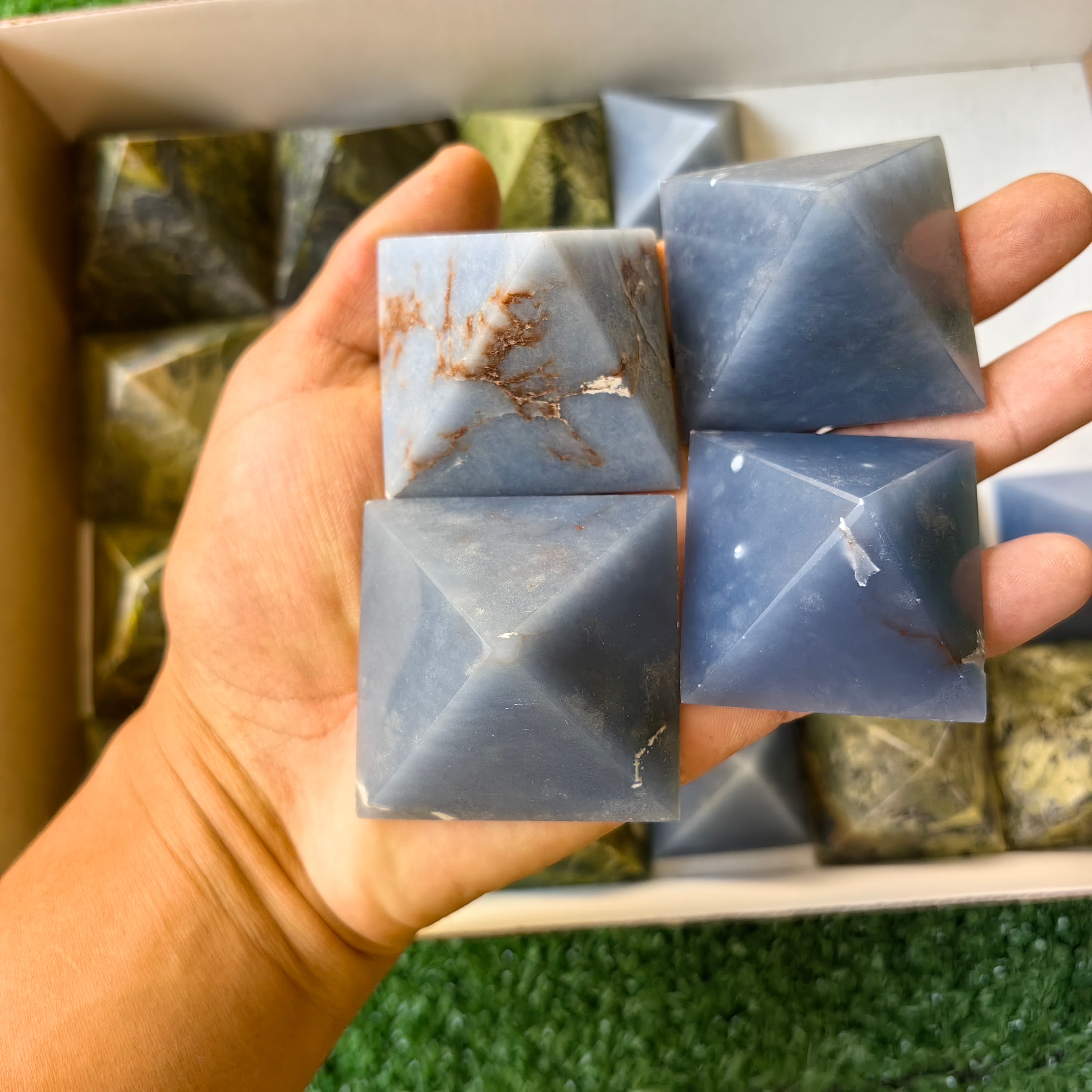 25 pc blue angelite & serpentine pyramids