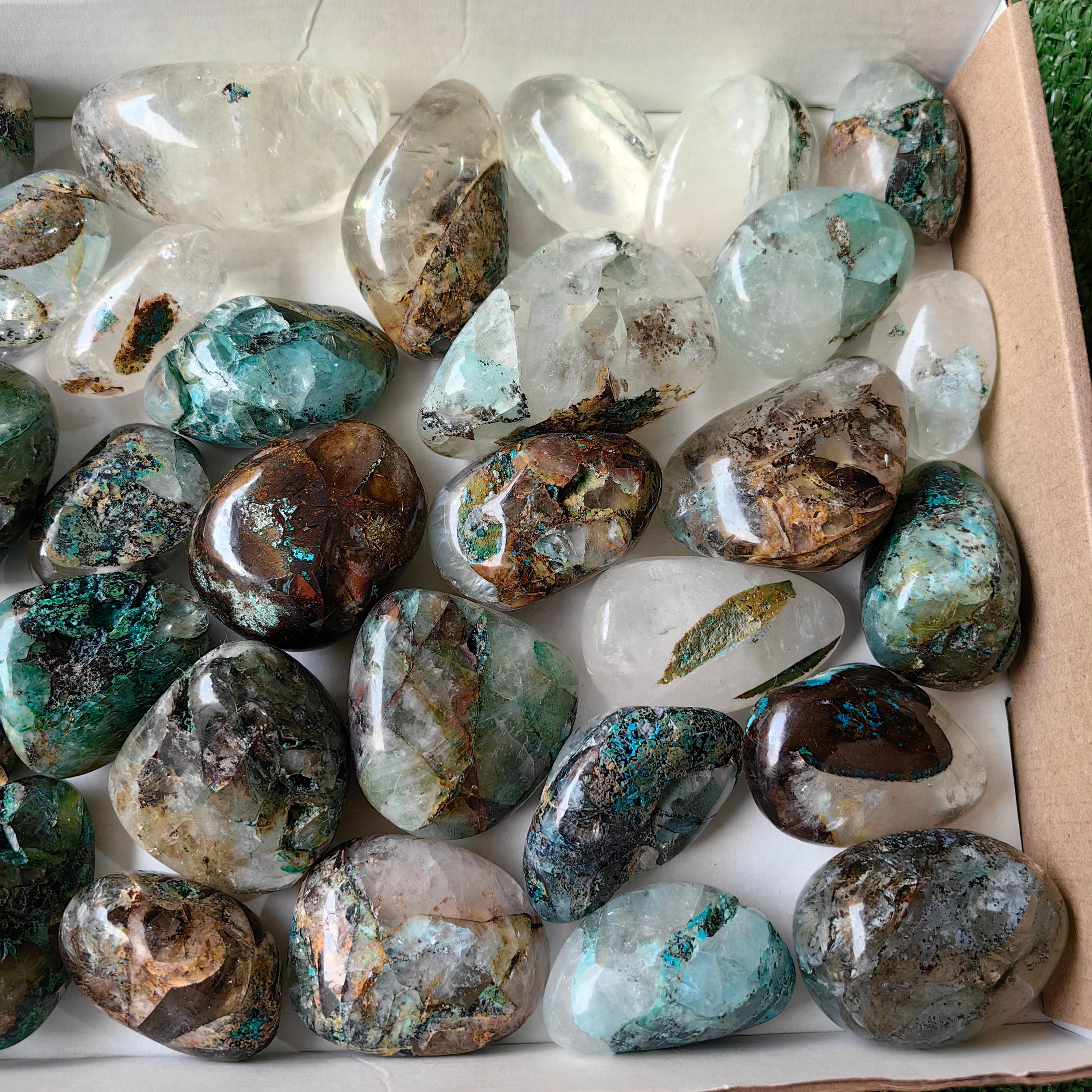33 pc Chrysocolla on quartz Free Form