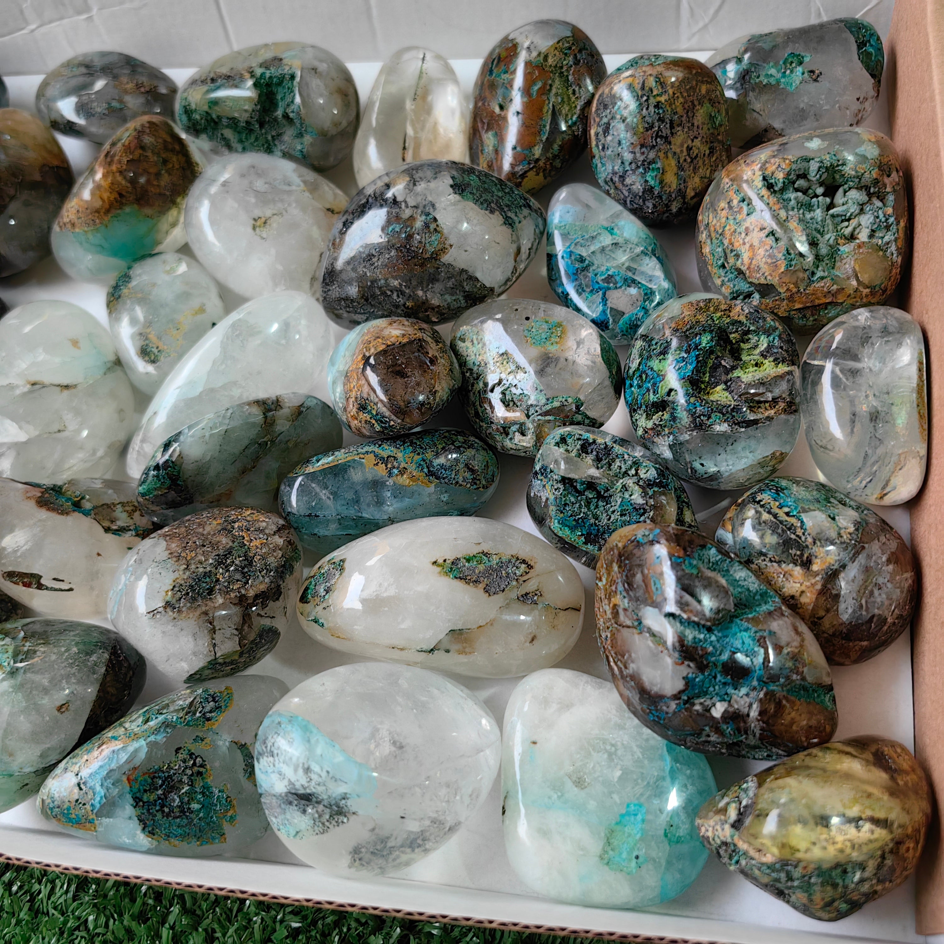 41 pc Chrysocolla on quartz Free Form