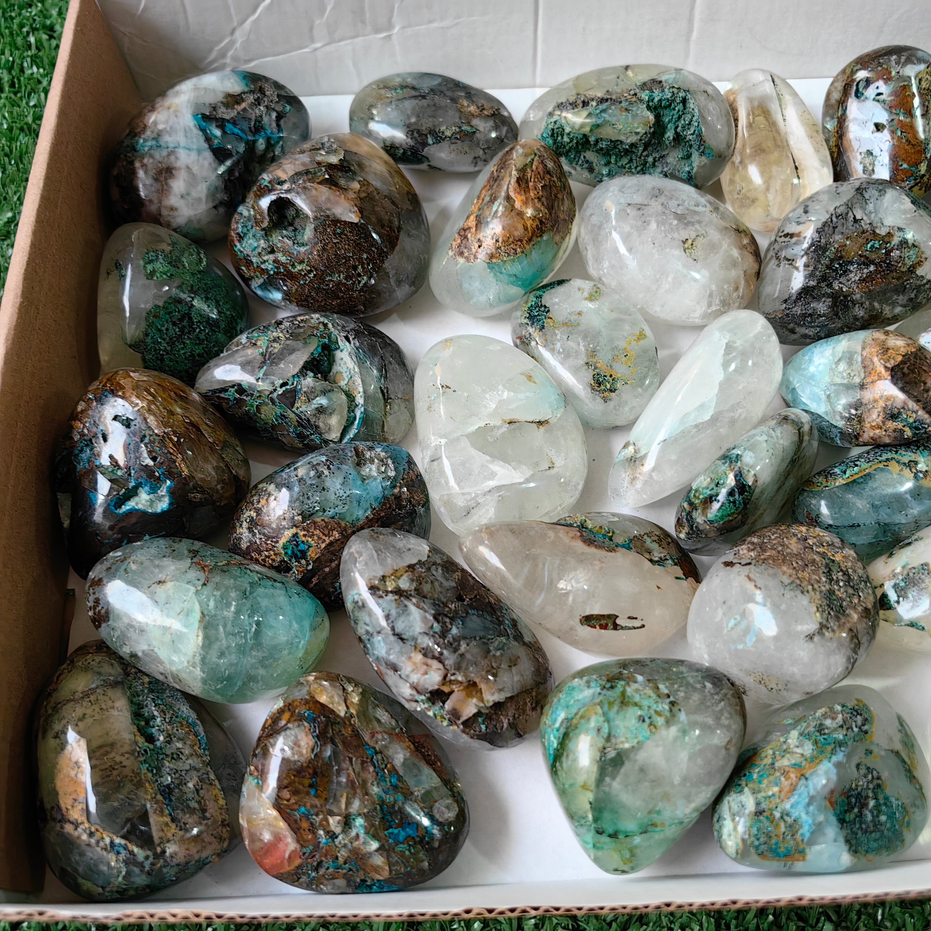 41 pc Chrysocolla on quartz Free Form