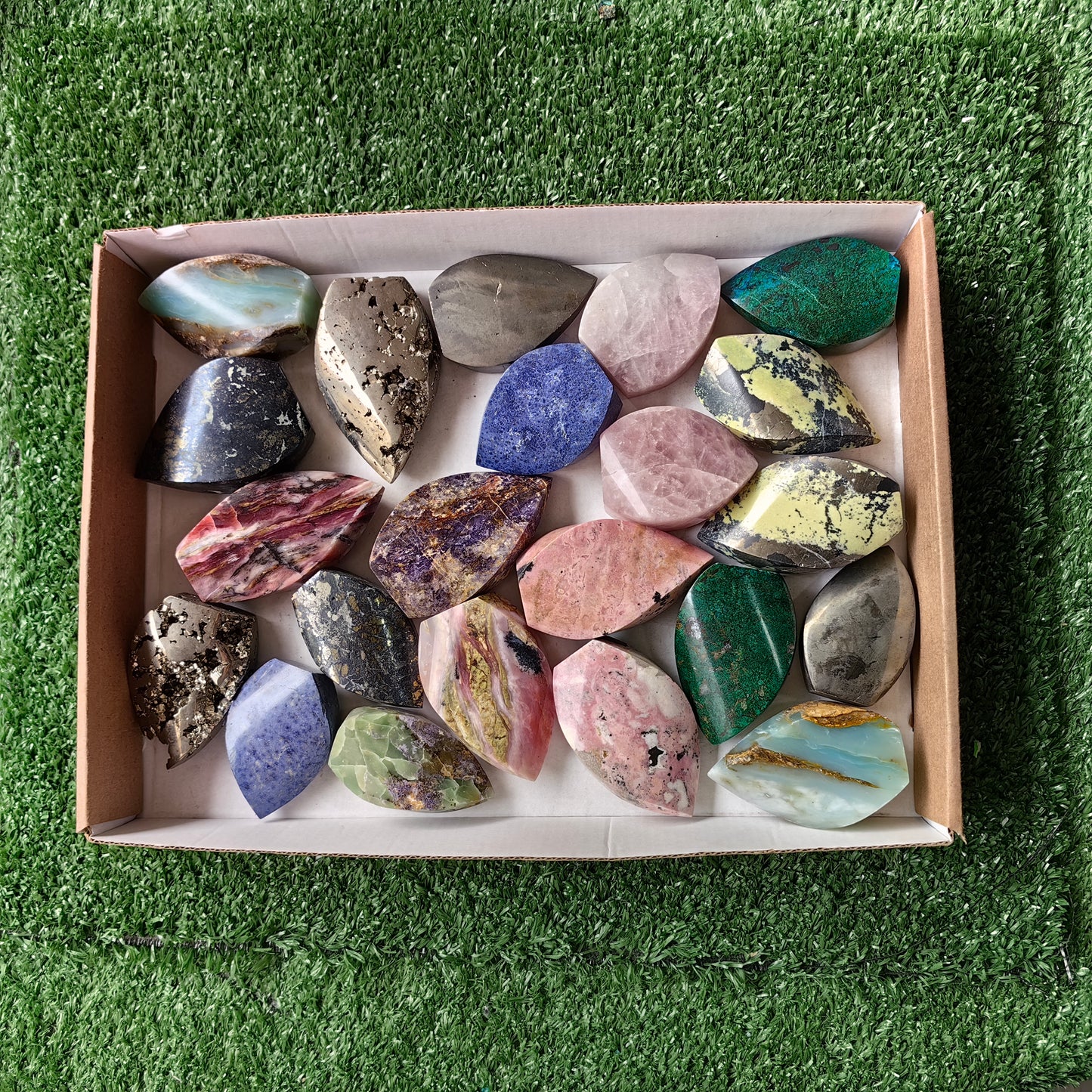 22 pc flames mixted stones