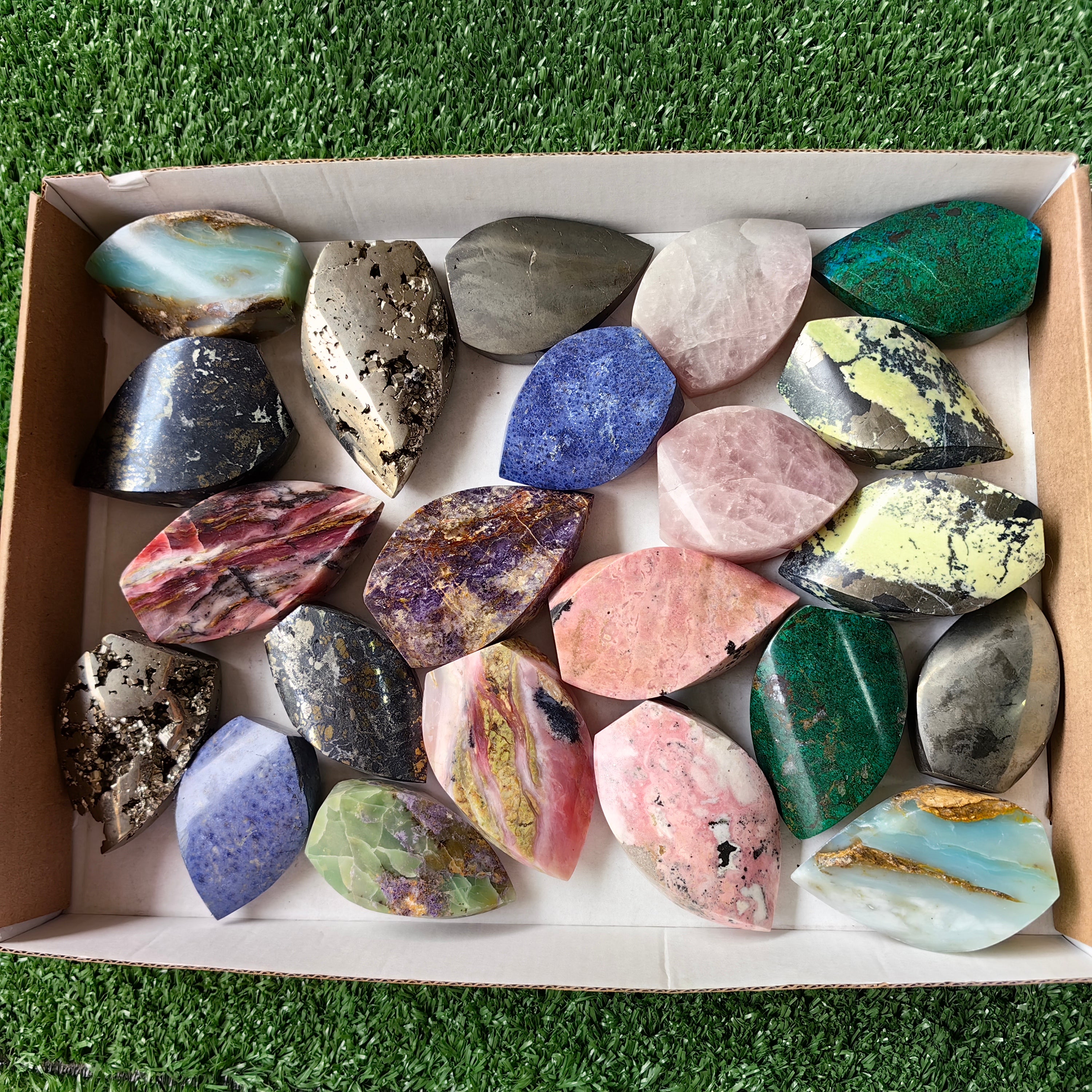 22 pc flames mixted stones
