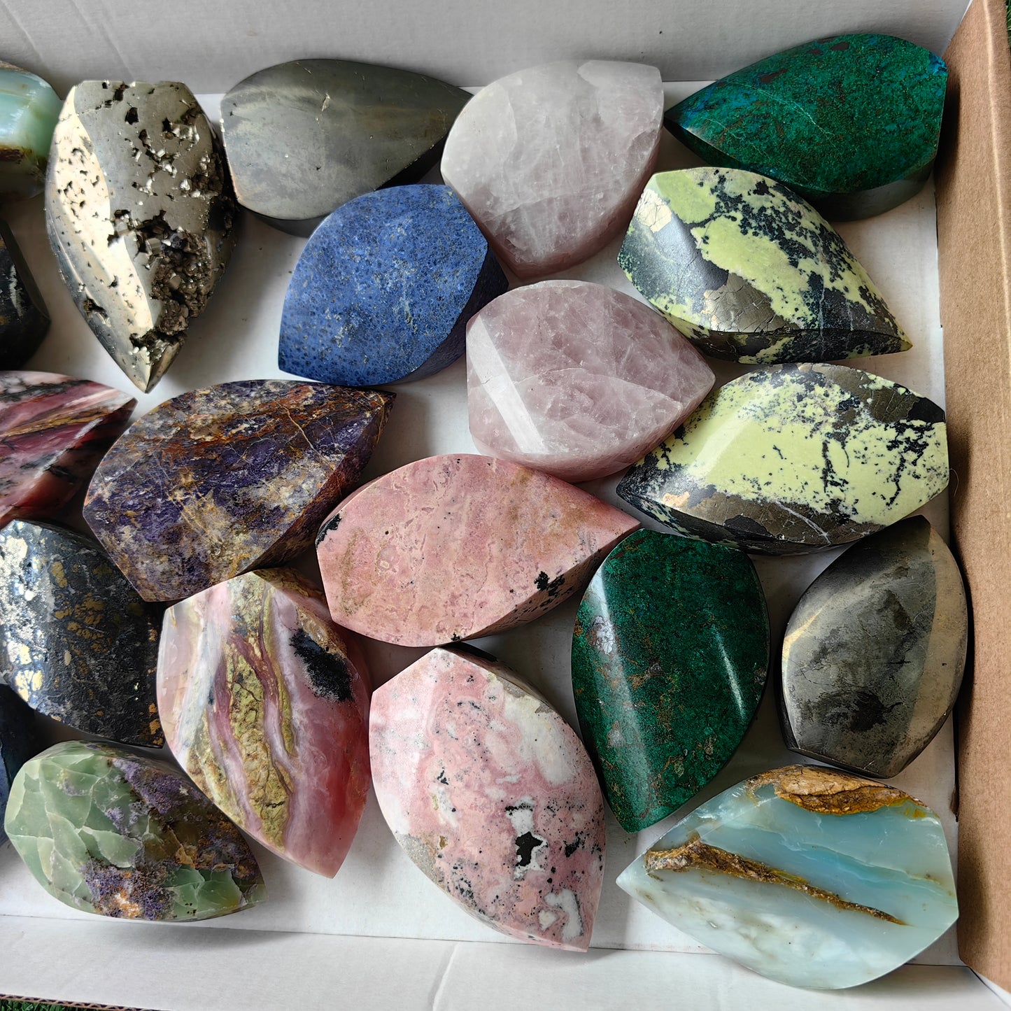 22 pc flames mixted stones