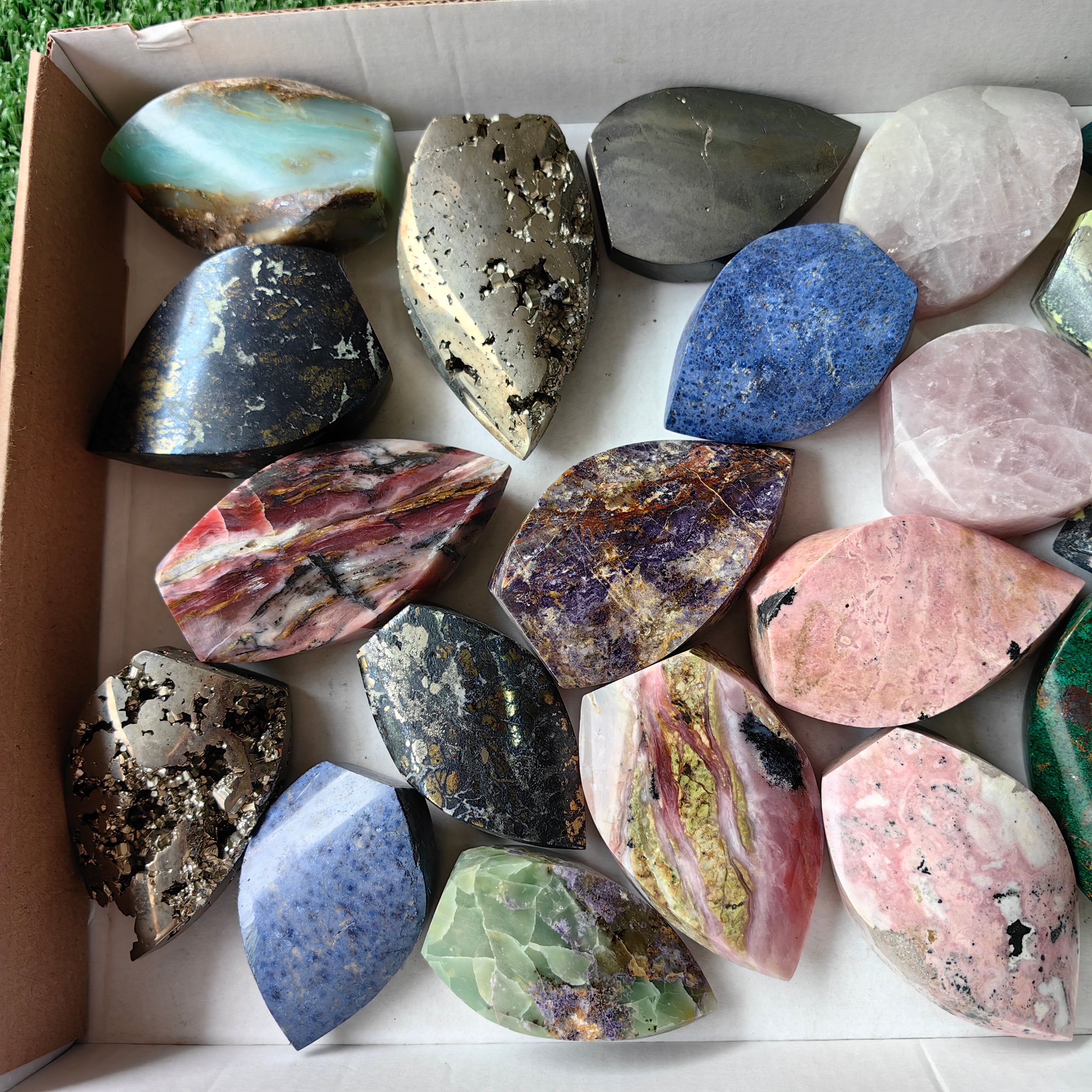 22 pc flames mixted stones