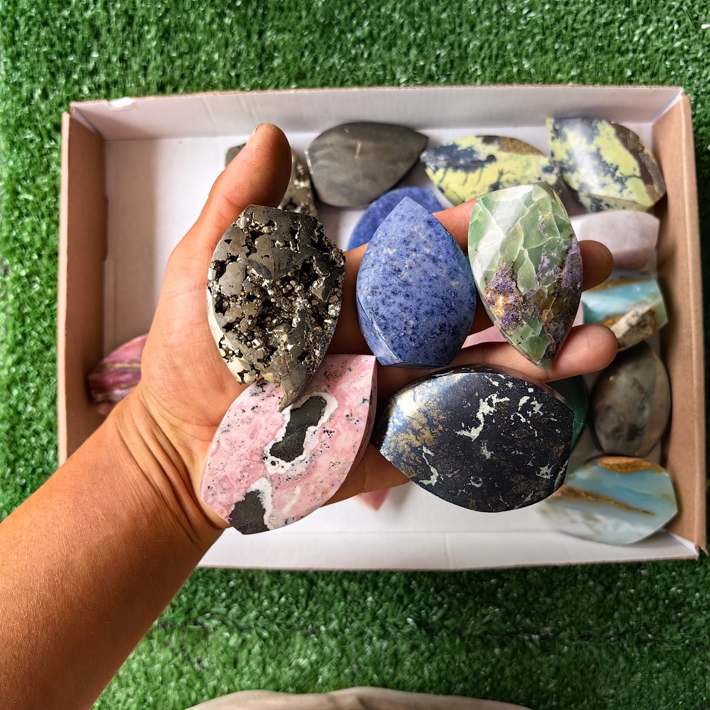 22 pc flames mixted stones