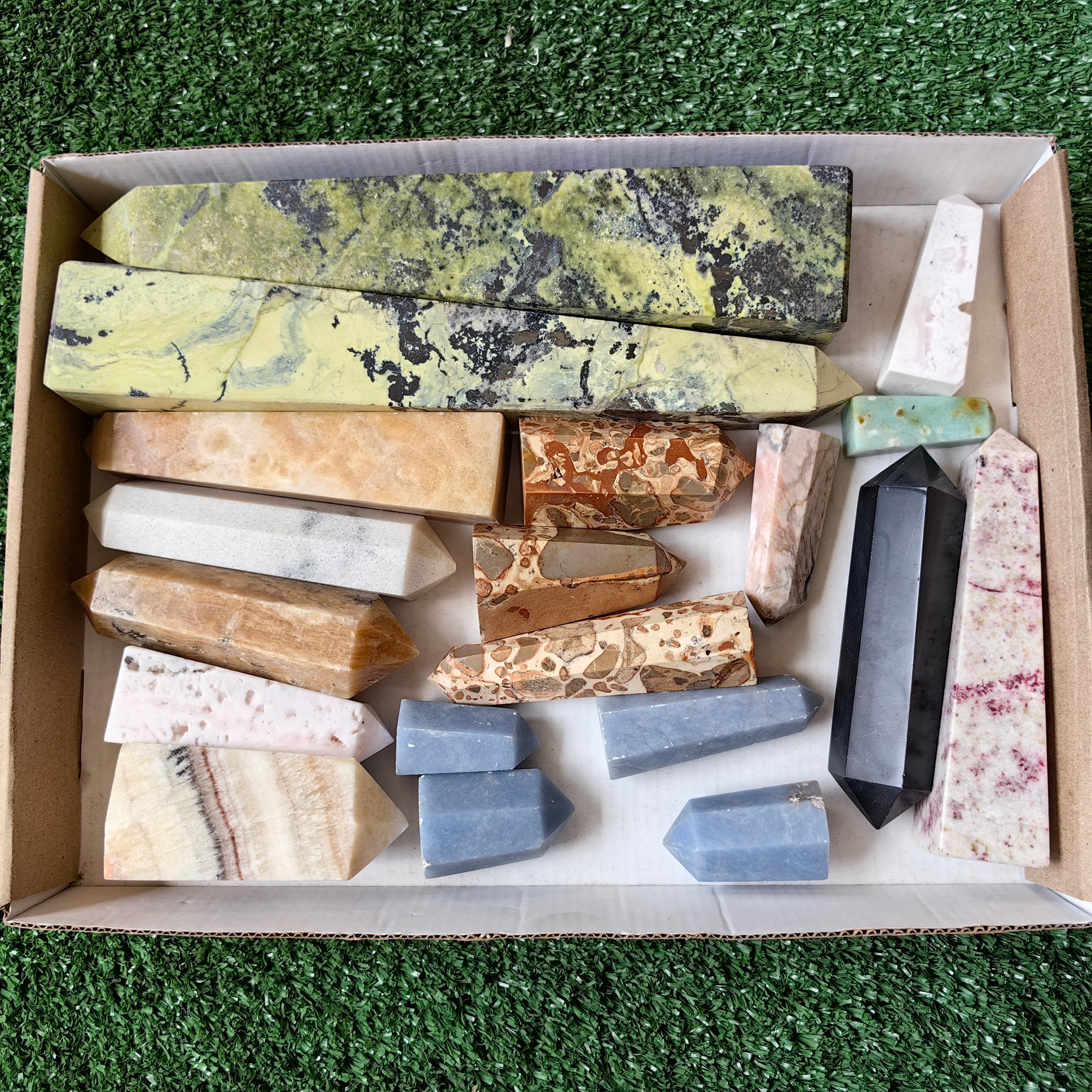 19 pc towers in mixted peruvian stones