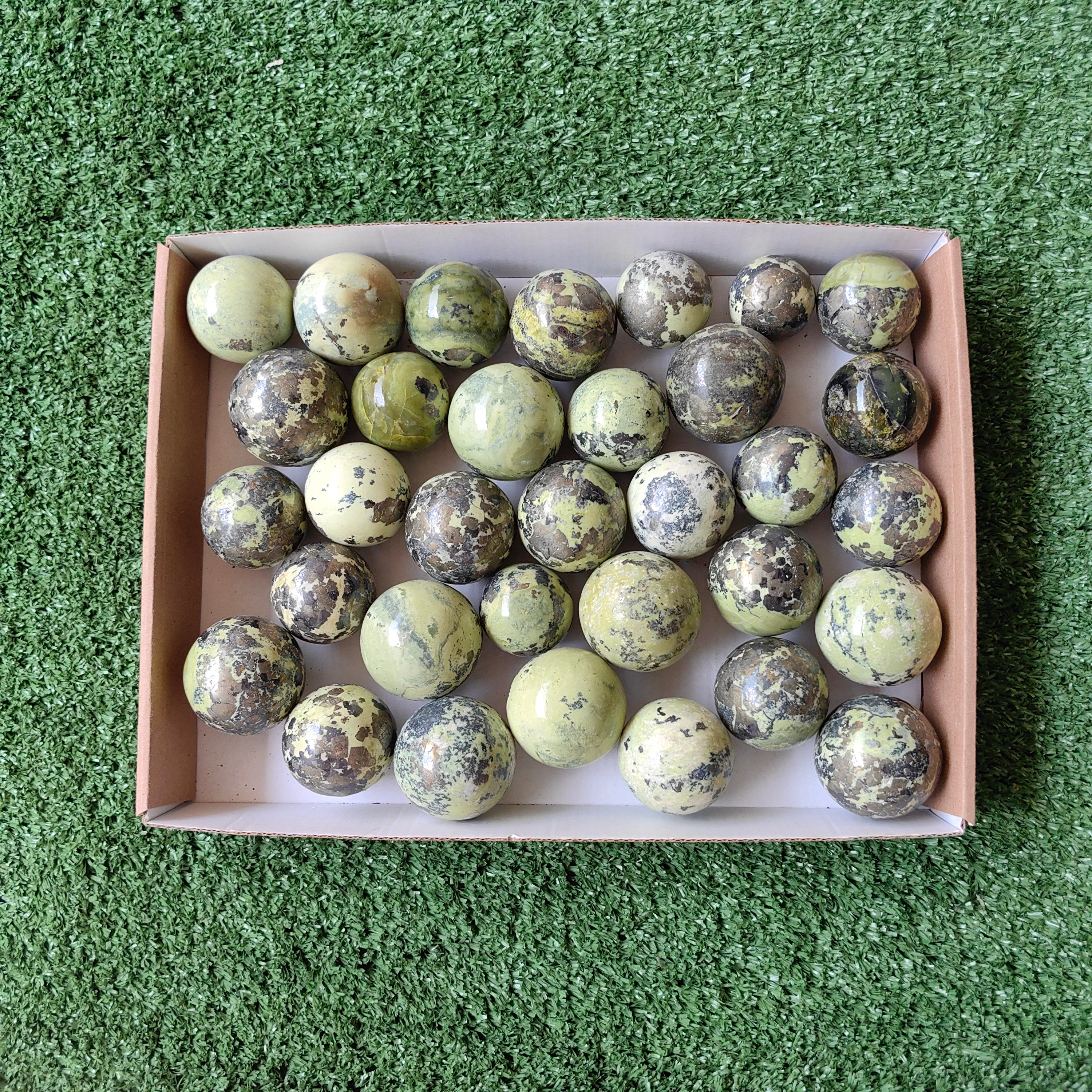 33 pcs serpentine with pyrite spheres