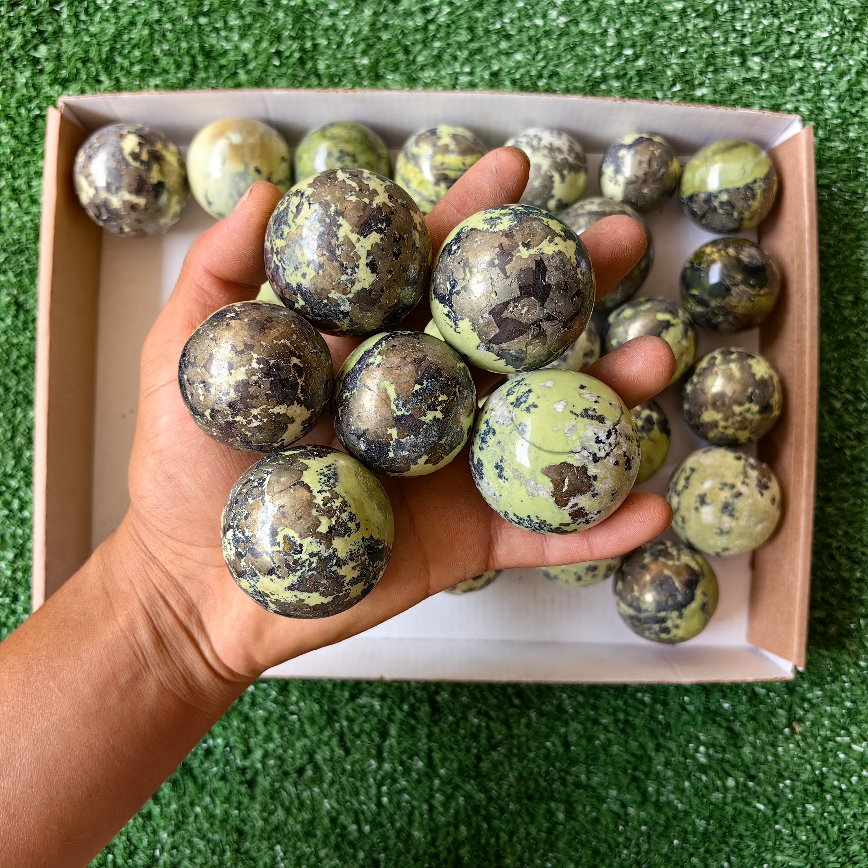 33 pcs serpentine with pyrite spheres