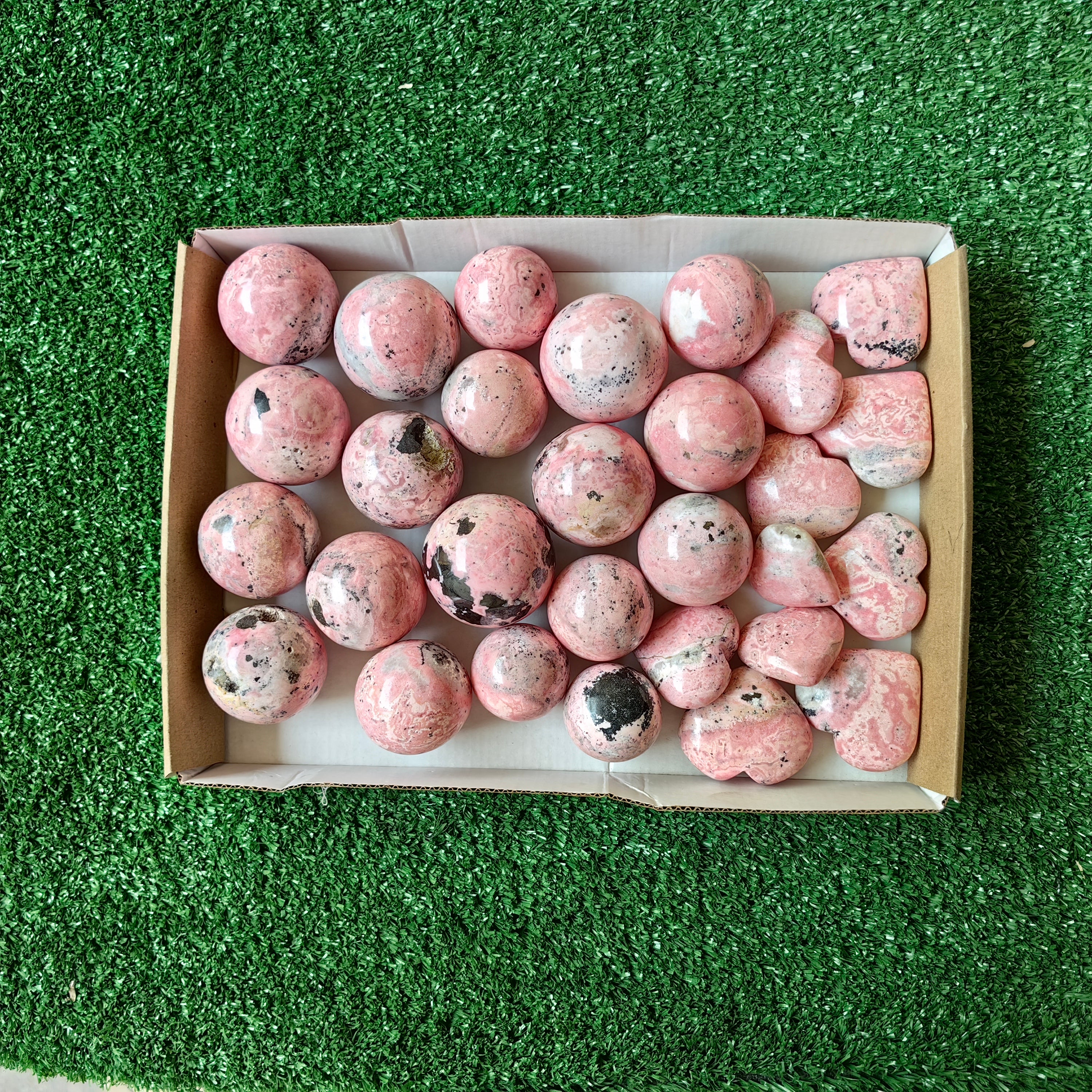 29 pcs rhodonite hearts / spheres
