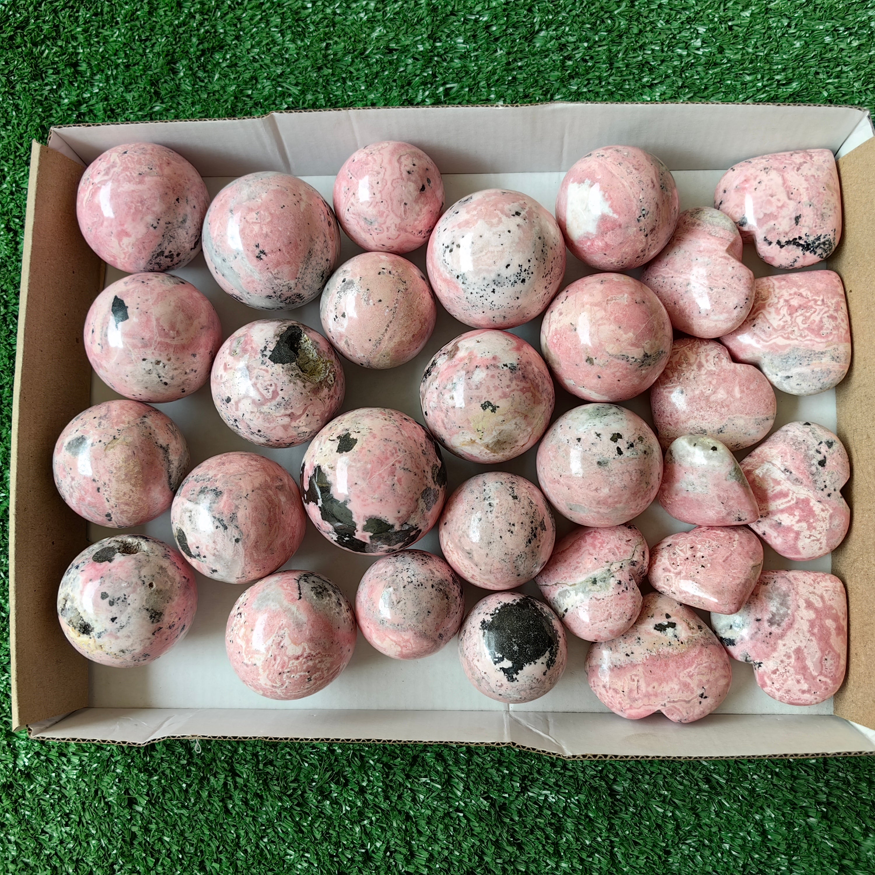 29 pcs rhodonite hearts / spheres
