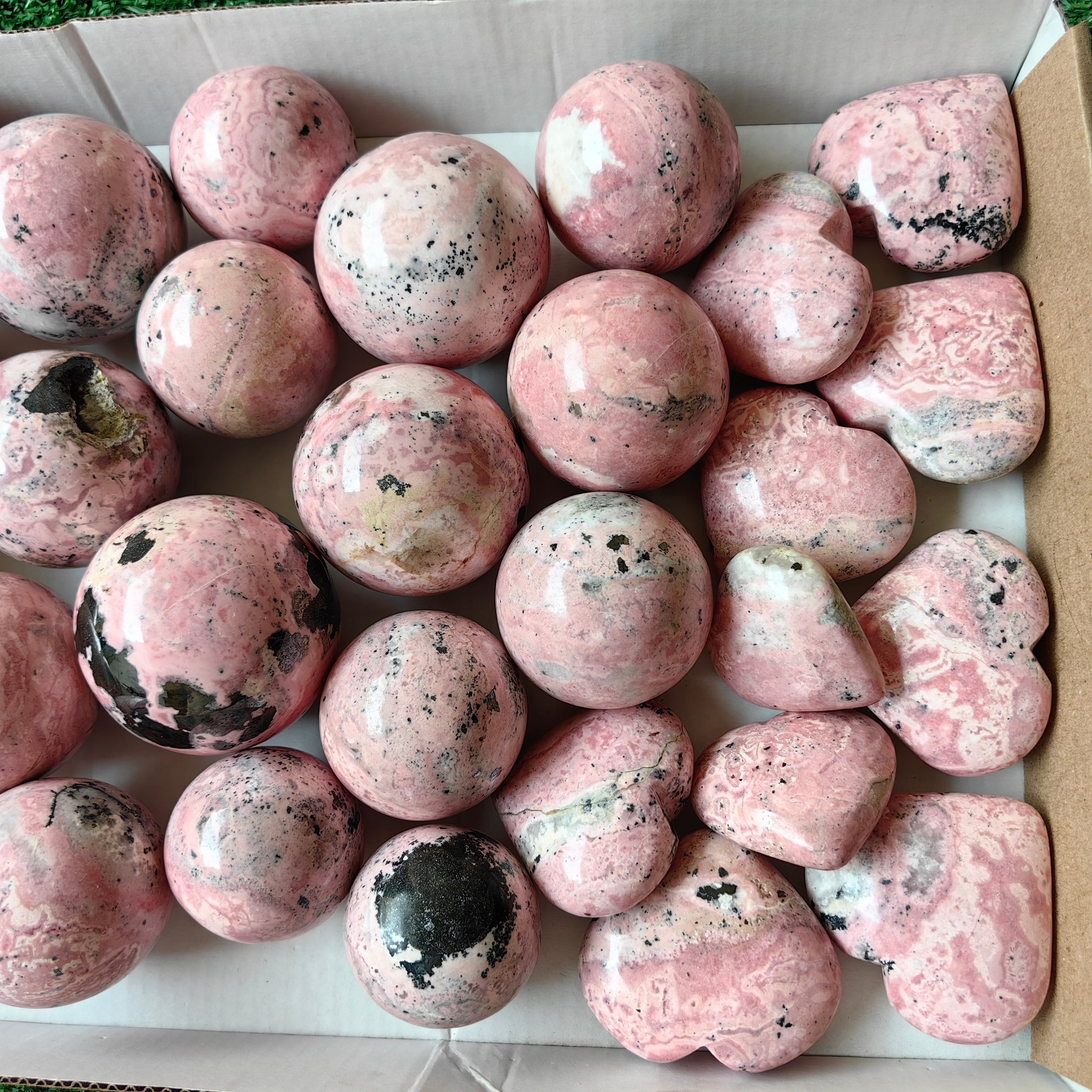 29 pcs rhodonite hearts / spheres