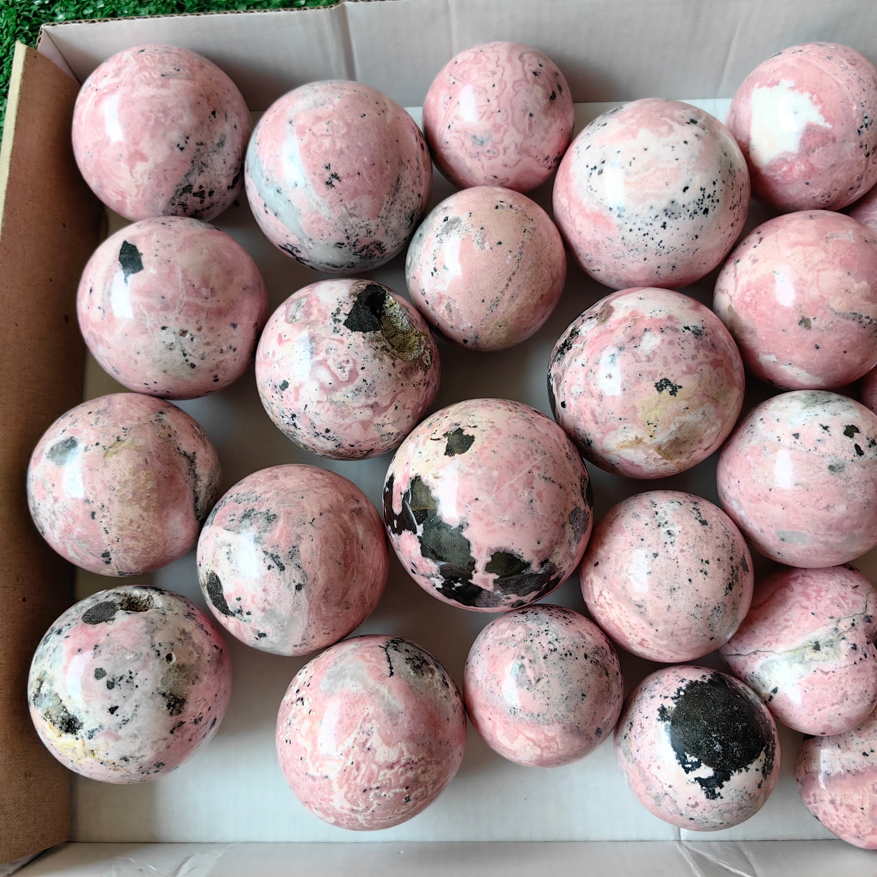 29 pcs rhodonite hearts / spheres
