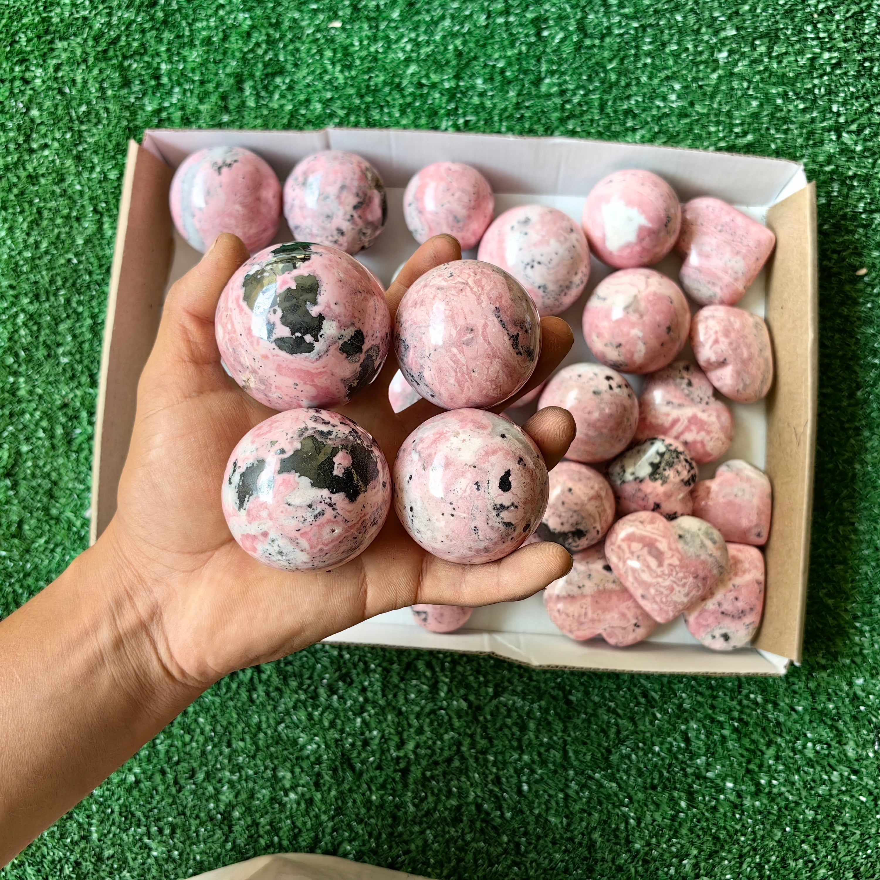 29 pcs rhodonite hearts / spheres