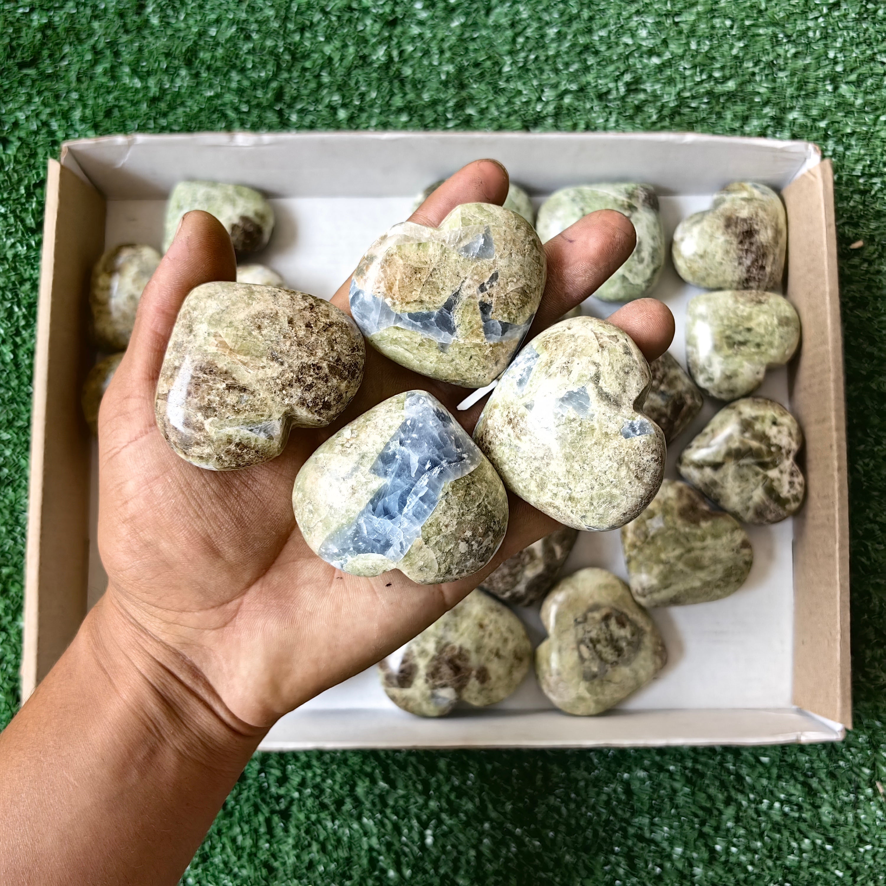 24 pcs hearts of visuvianite with garnet