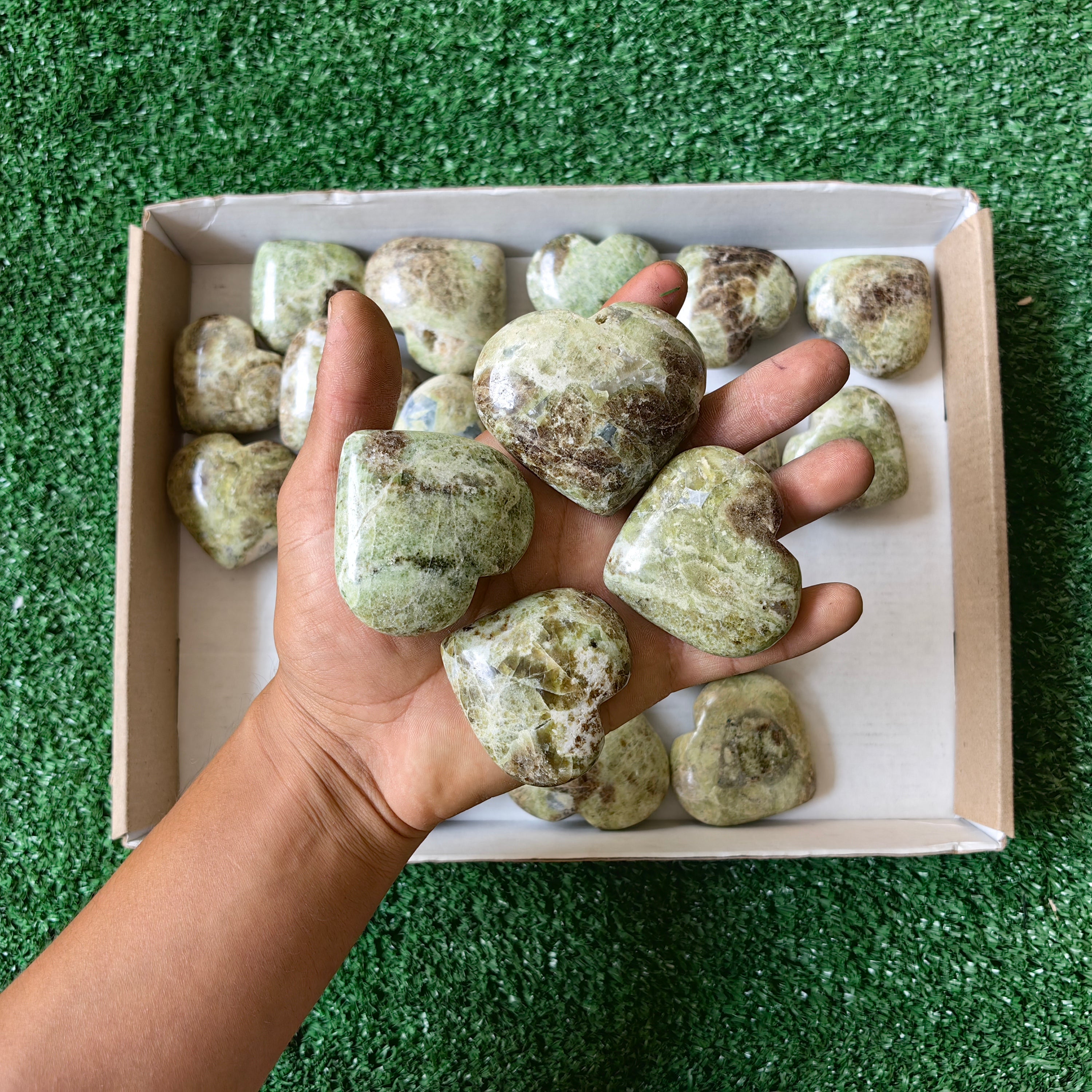 24 pcs hearts of visuvianite with garnet