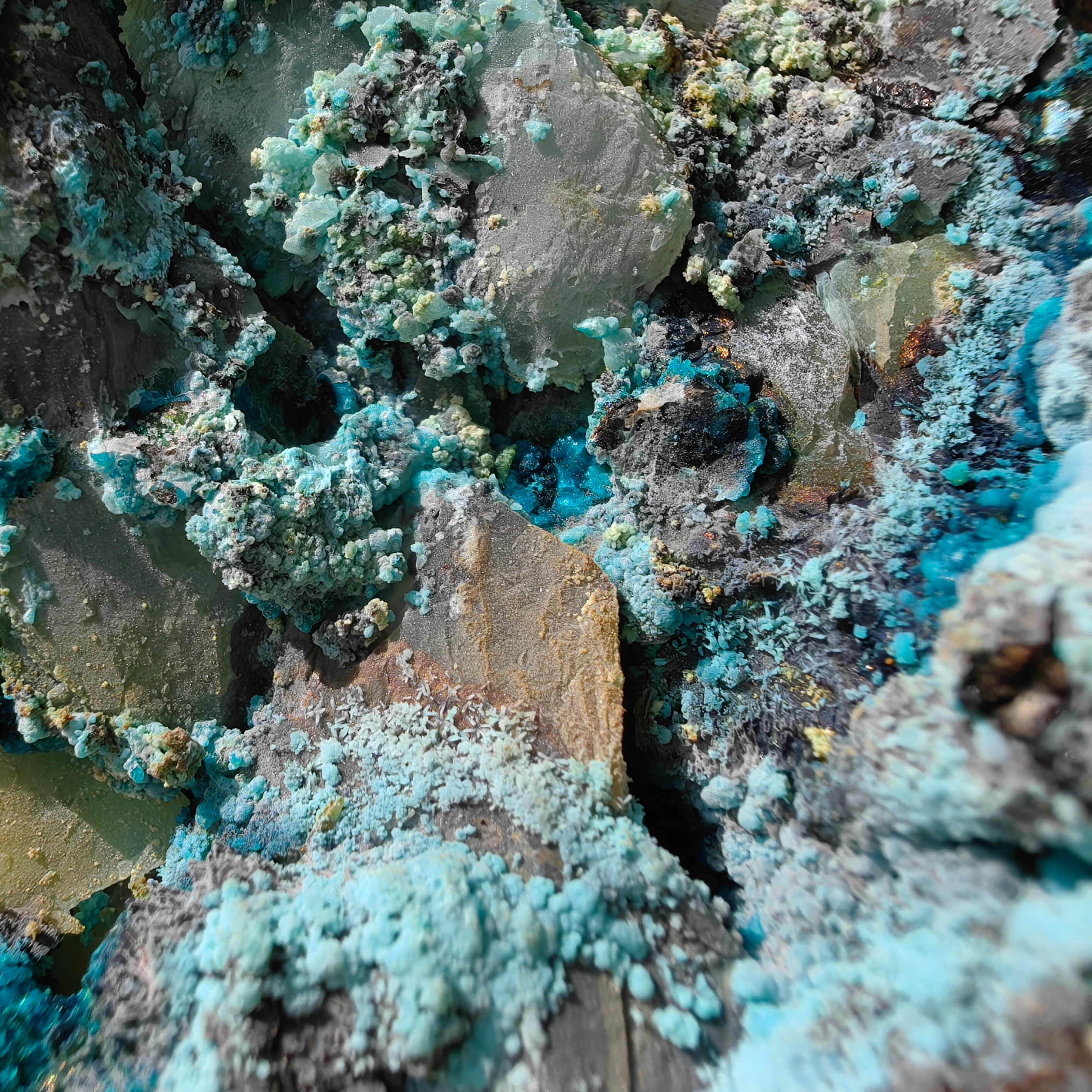 1000 grams chrysocolla quartz rough from tentadora