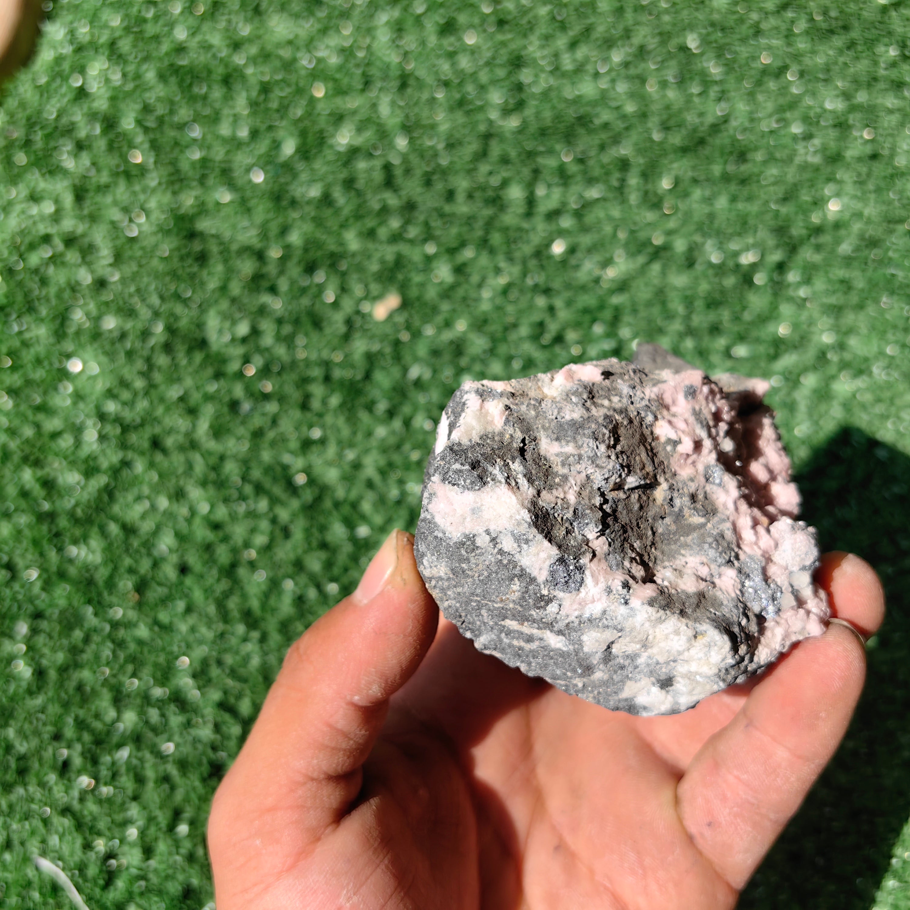 1 pc Rhodonite with Calcite rough