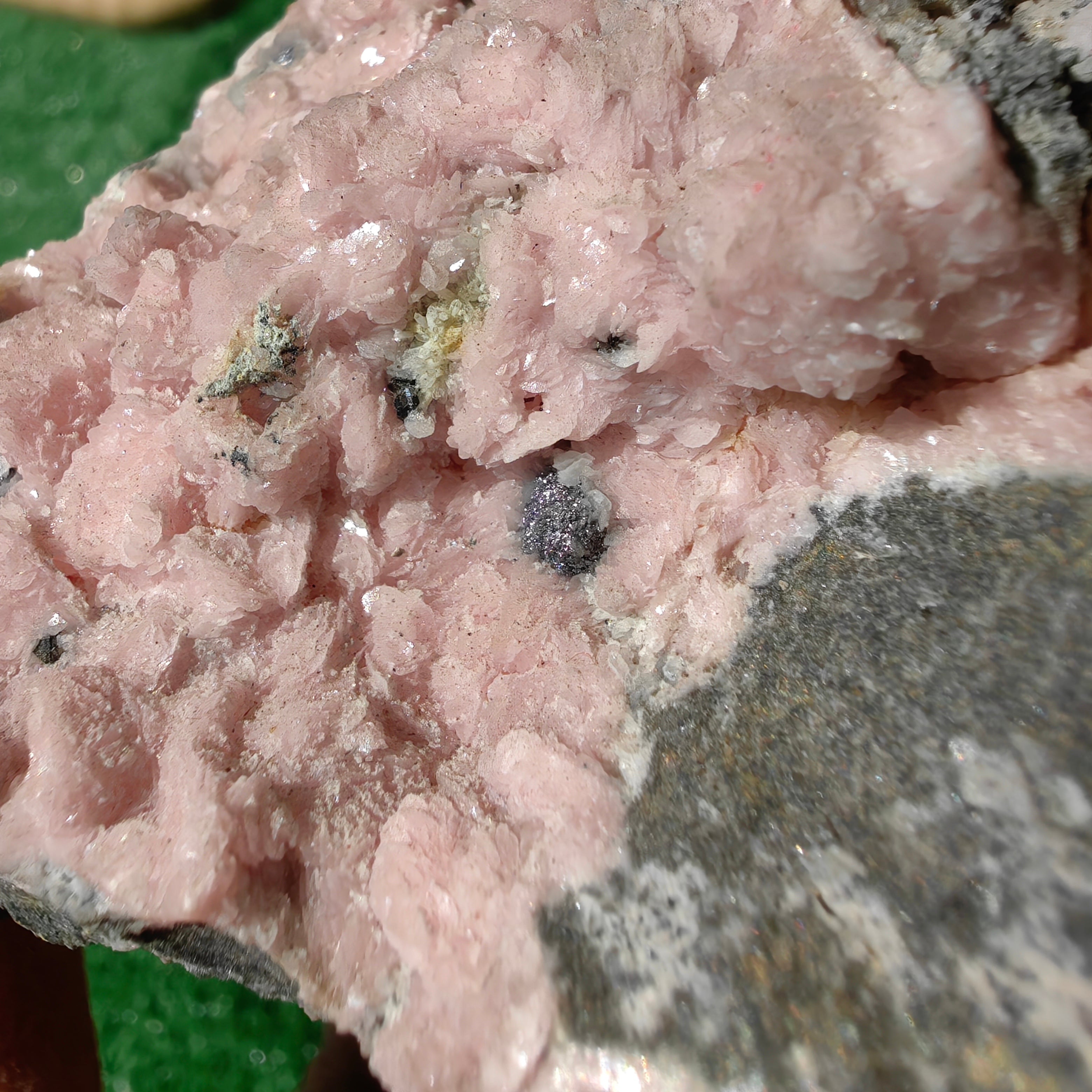 1 pc Rhodonite with Calcite rough