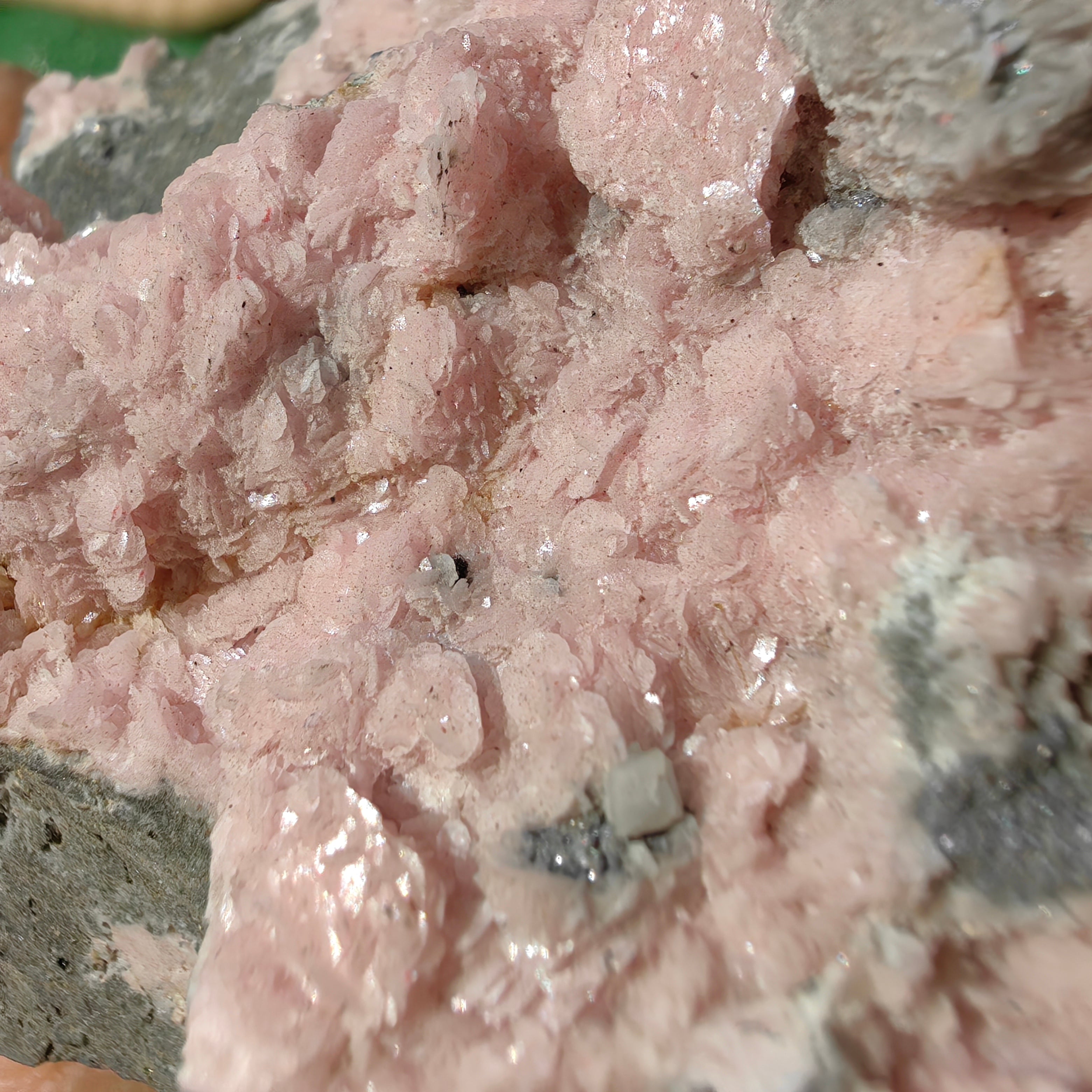 1 pc Rhodonite with Calcite rough