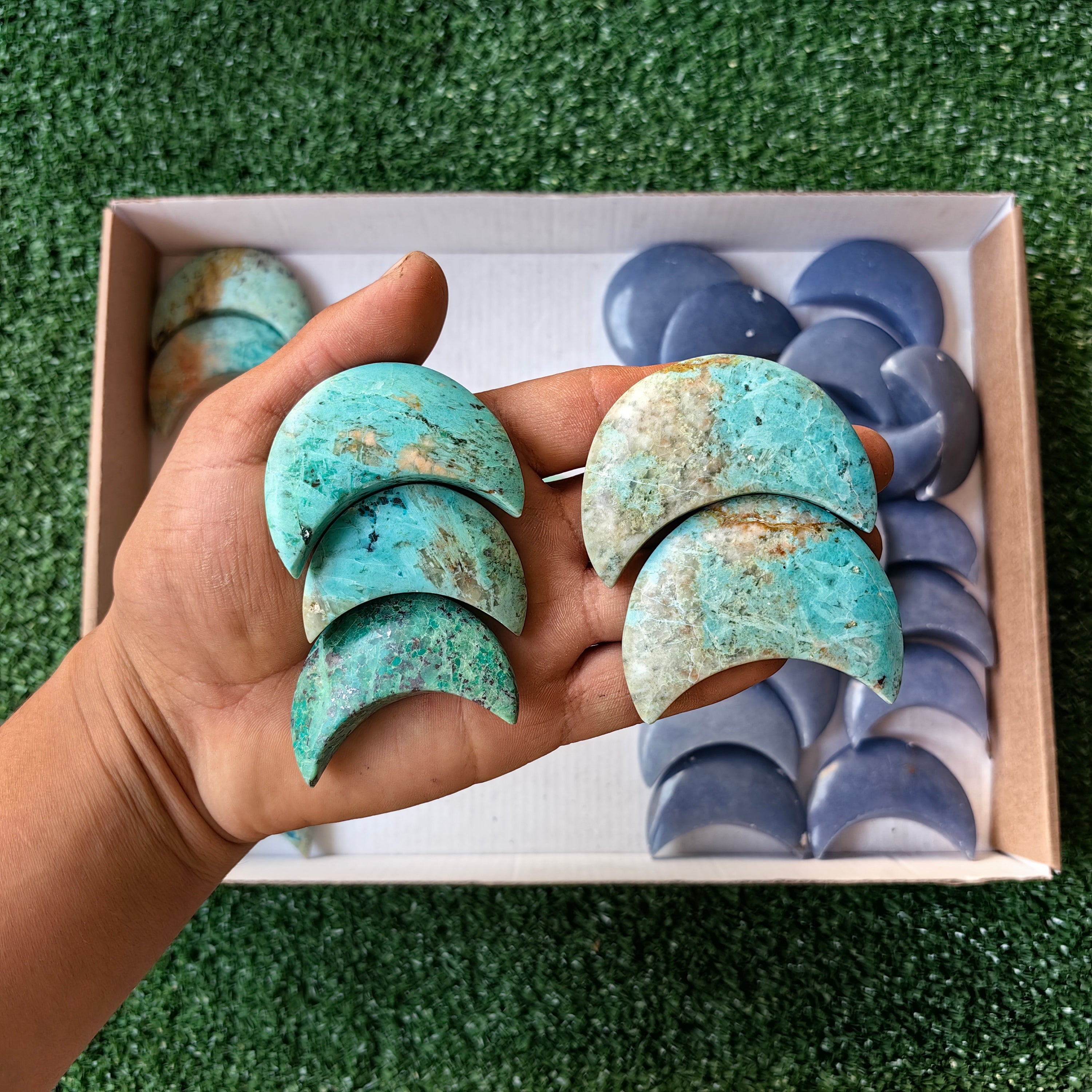 Lot 32 pcs Peruvian Turquoise / Angelite / Rhodonite moon
