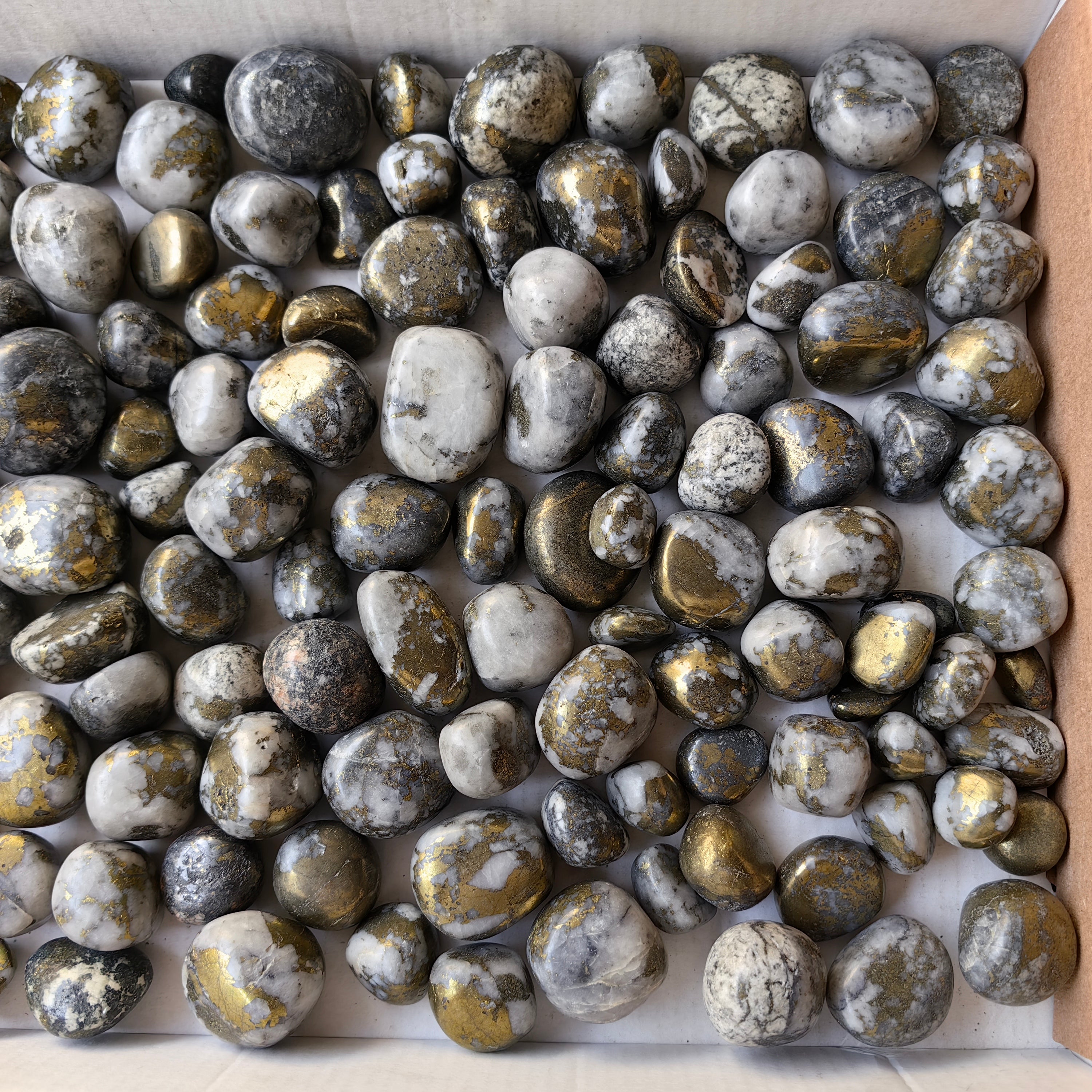 Lot 2 kg Chalcopyrite on Quartz tumbled