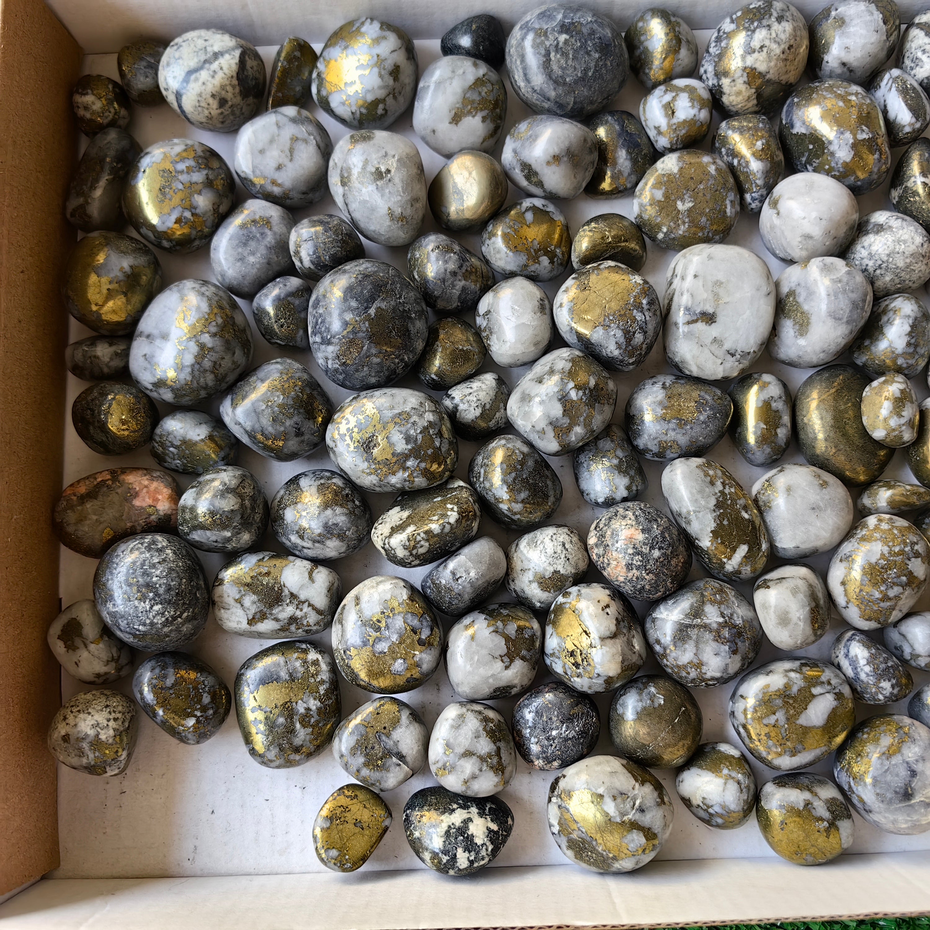 Lot 2 kg Chalcopyrite on Quartz tumbled