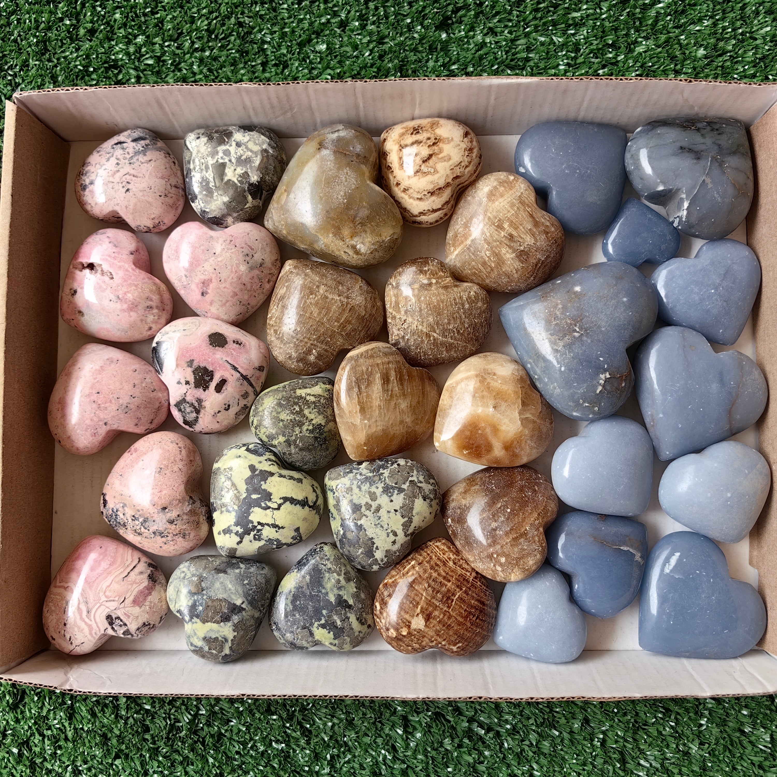 Lot 33 pcs Mixed Heart Stones