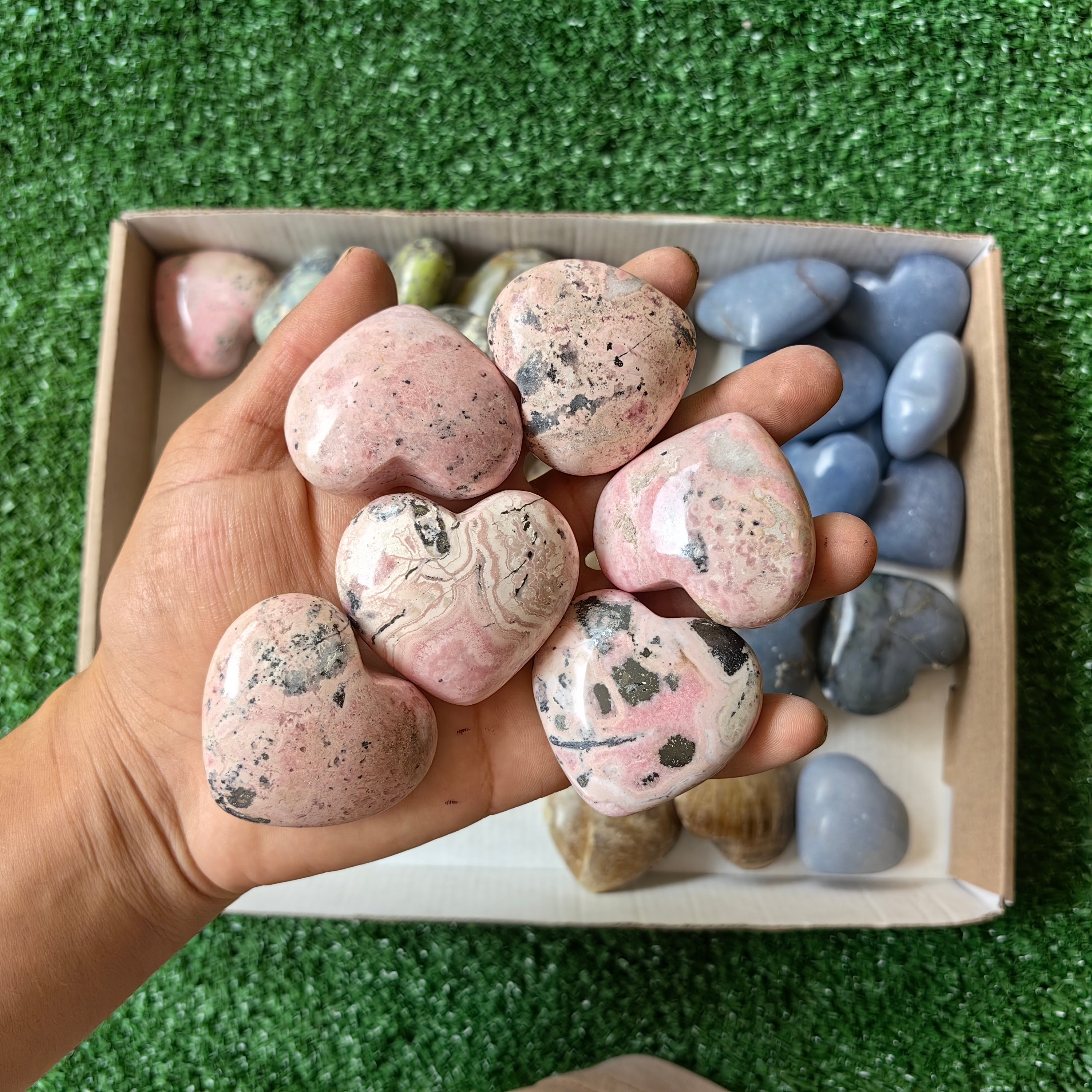Lot 33 pcs Mixed Heart Stones