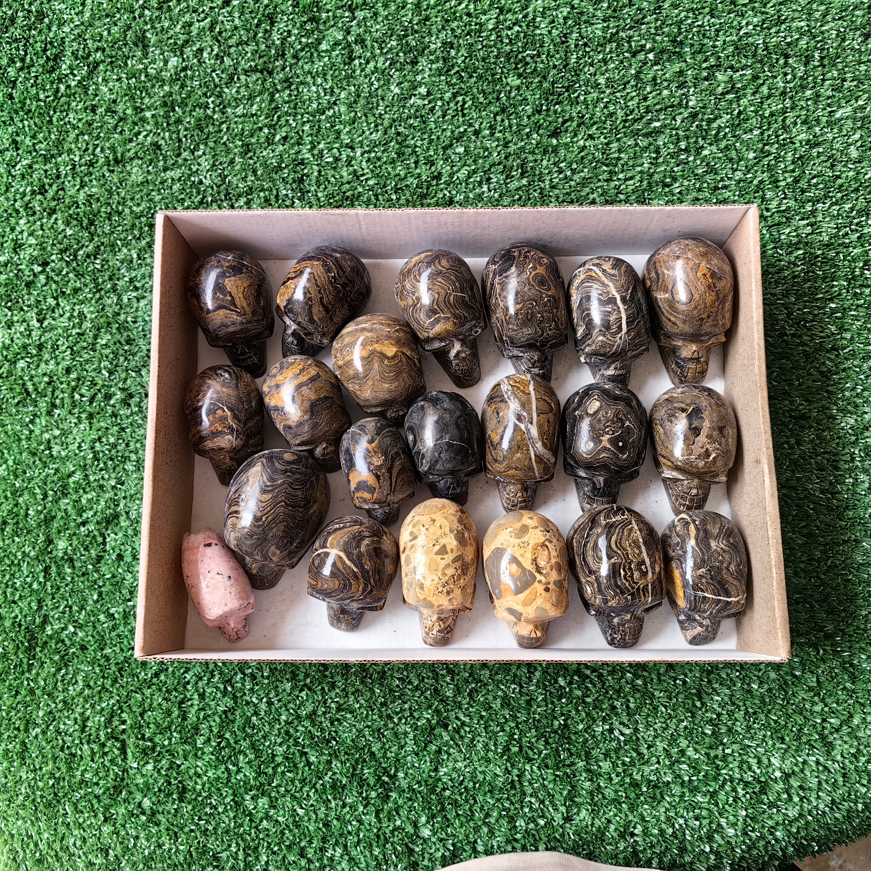 Lot 21 pcs Mixed Skull Stones