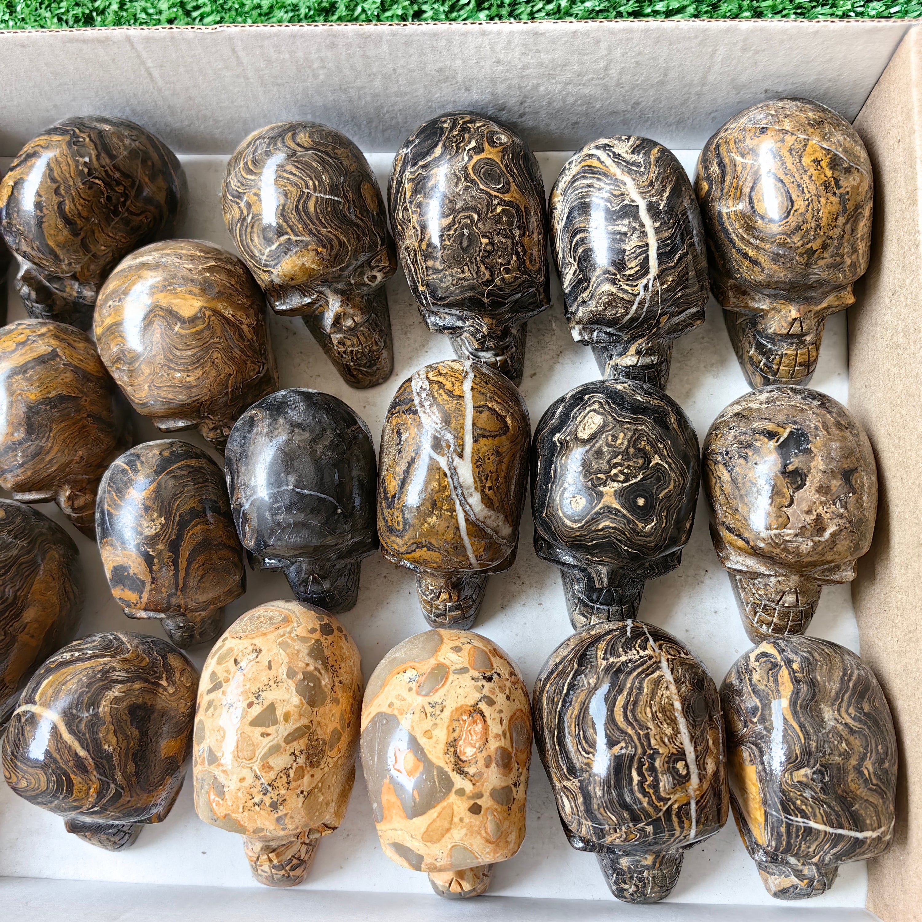 Lot 21 pcs Mixed Skull Stones