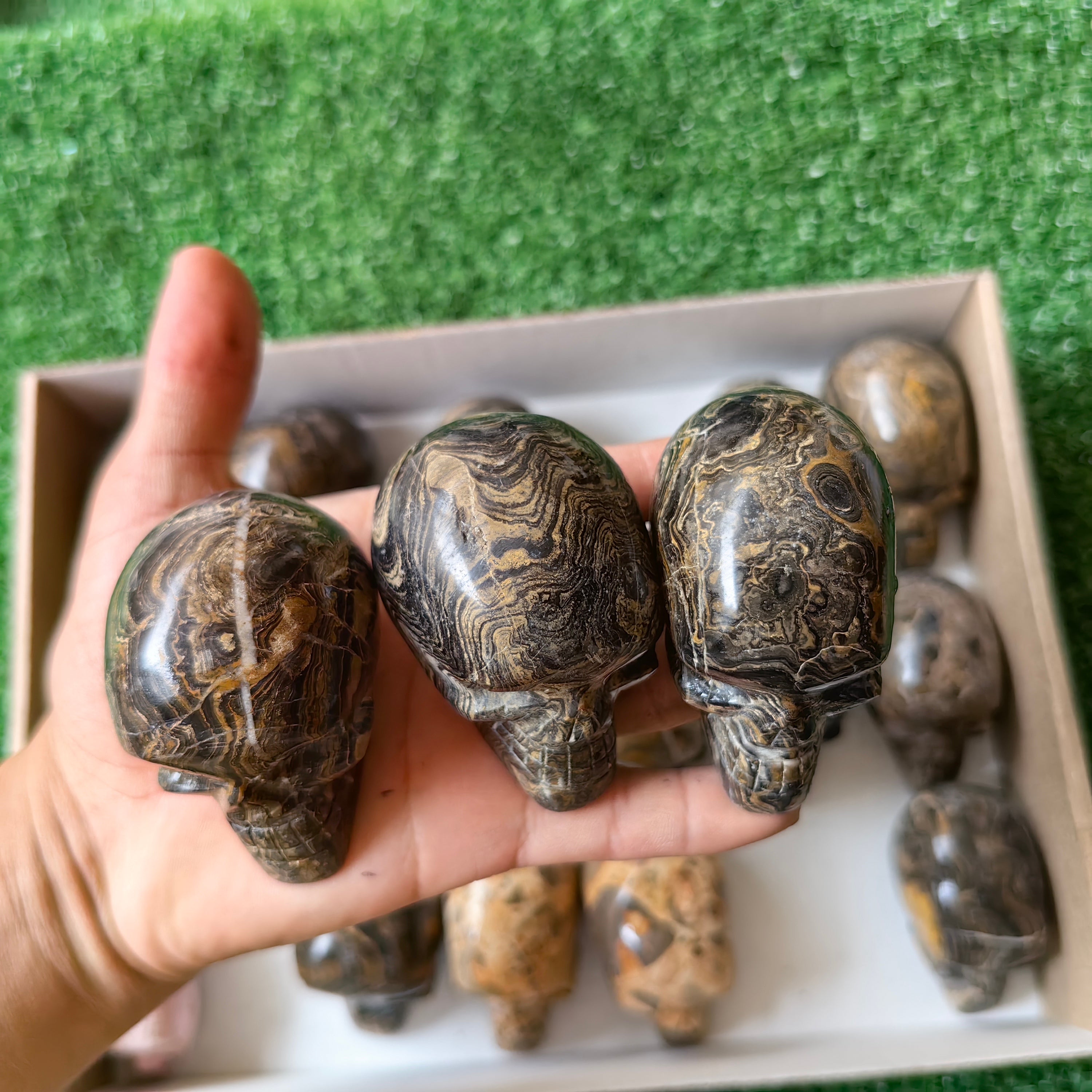 Lot 21 pcs Mixed Skull Stones