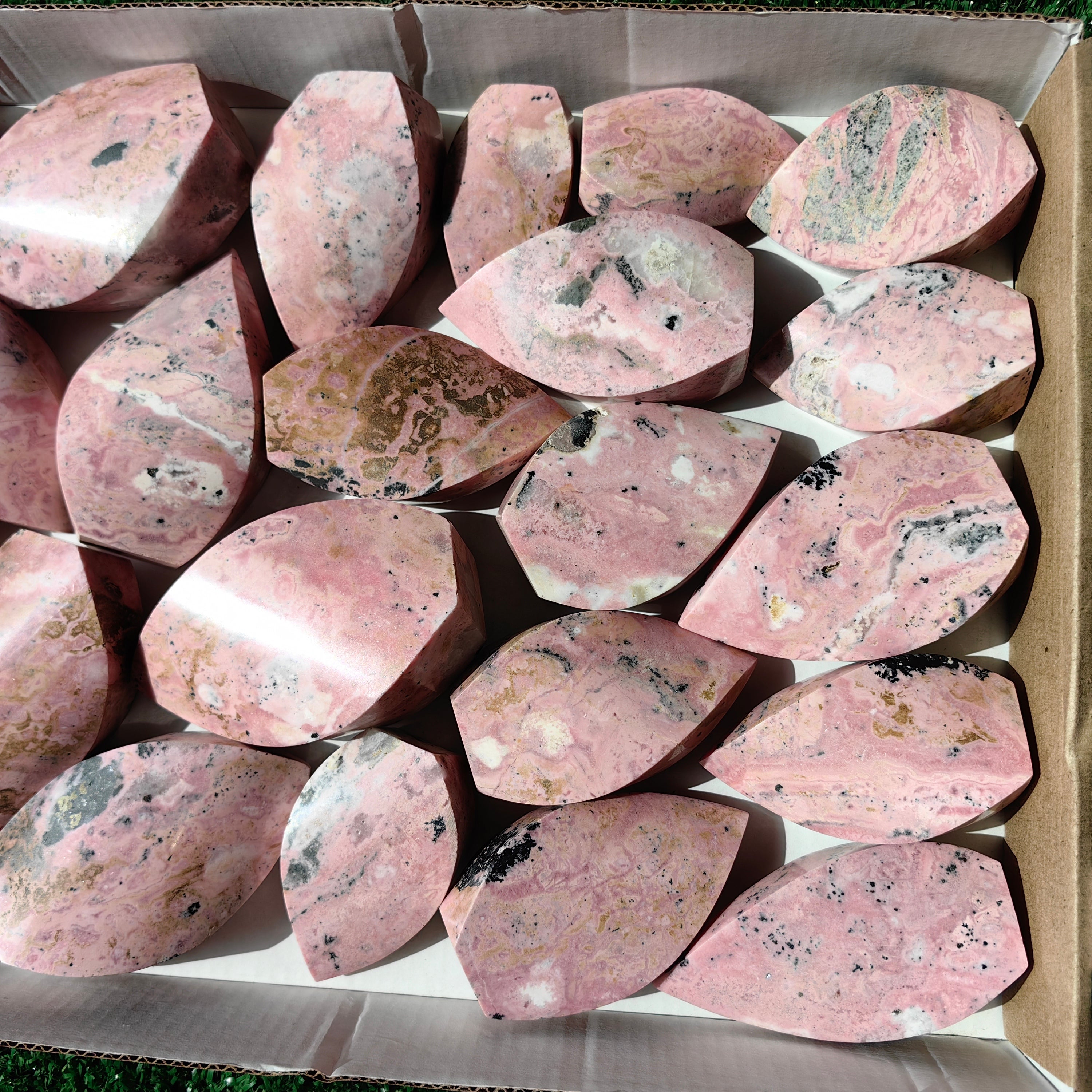 Lot 24 pcs Rhodonite Flame