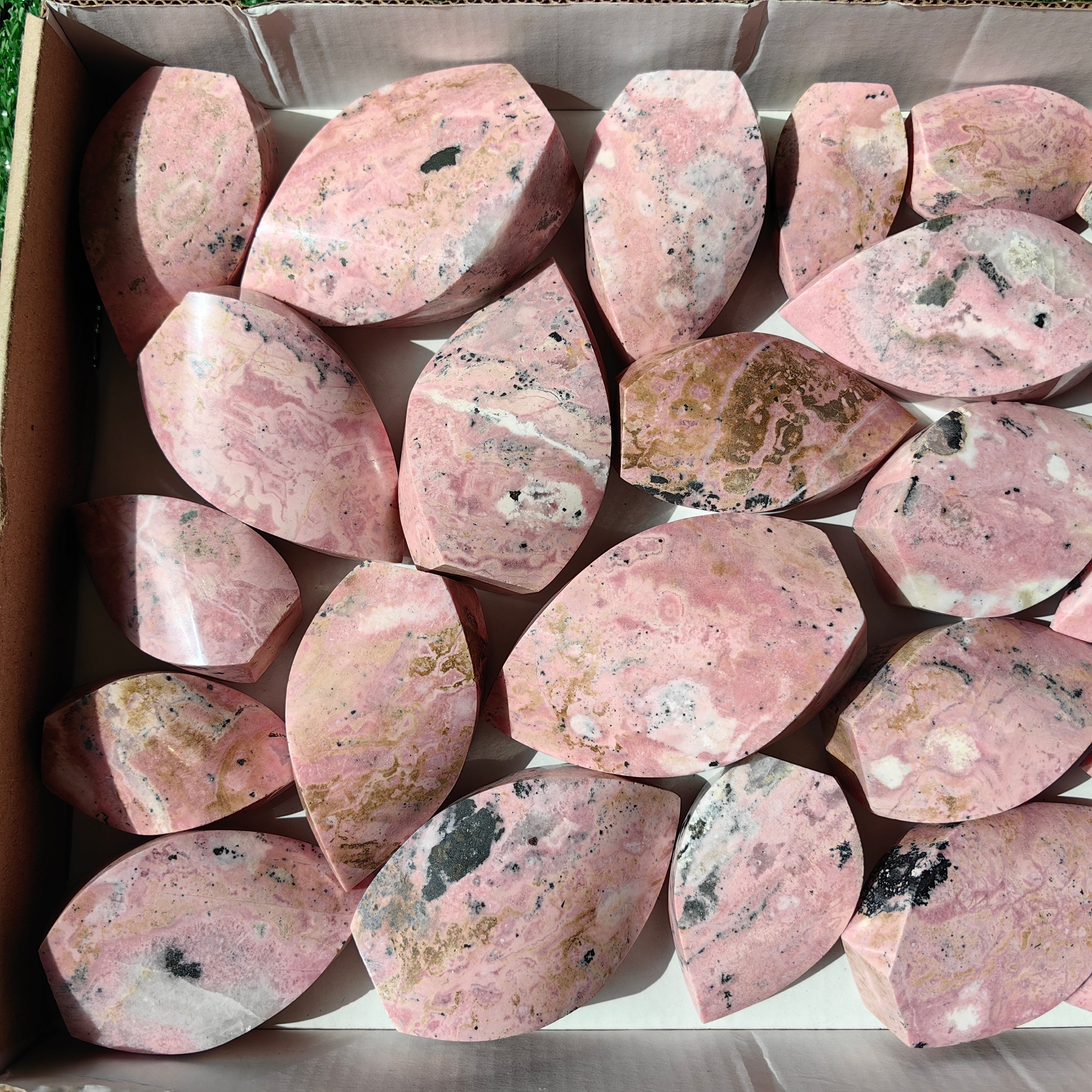 Lot 24 pcs Rhodonite Flame