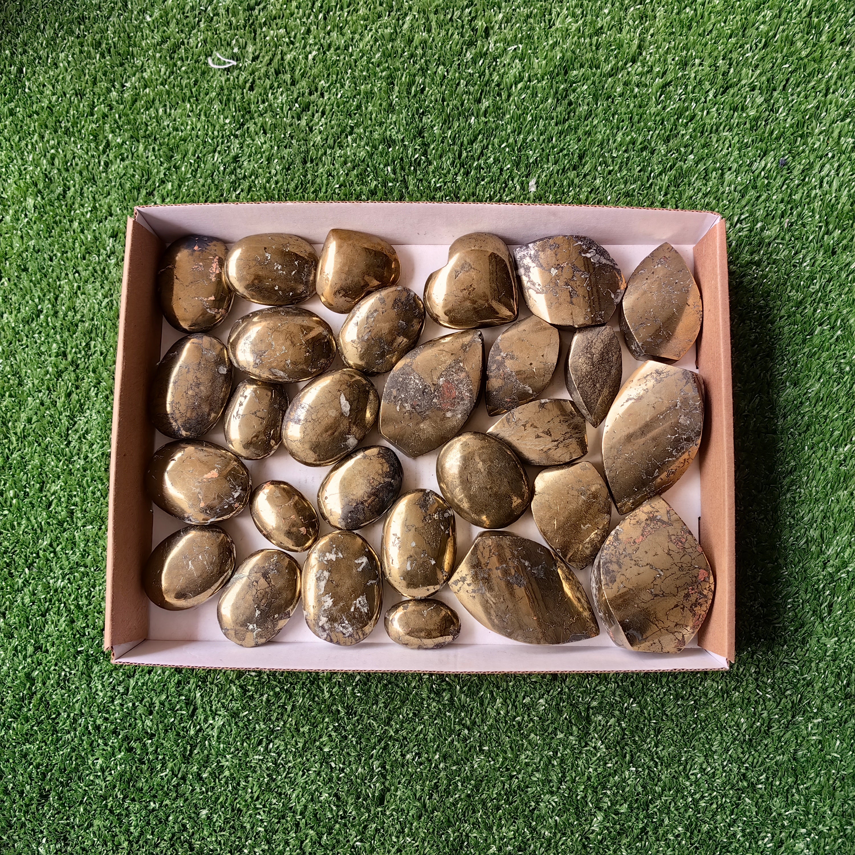 Lot 28 pcs Chalcopyrite Palm and Heart