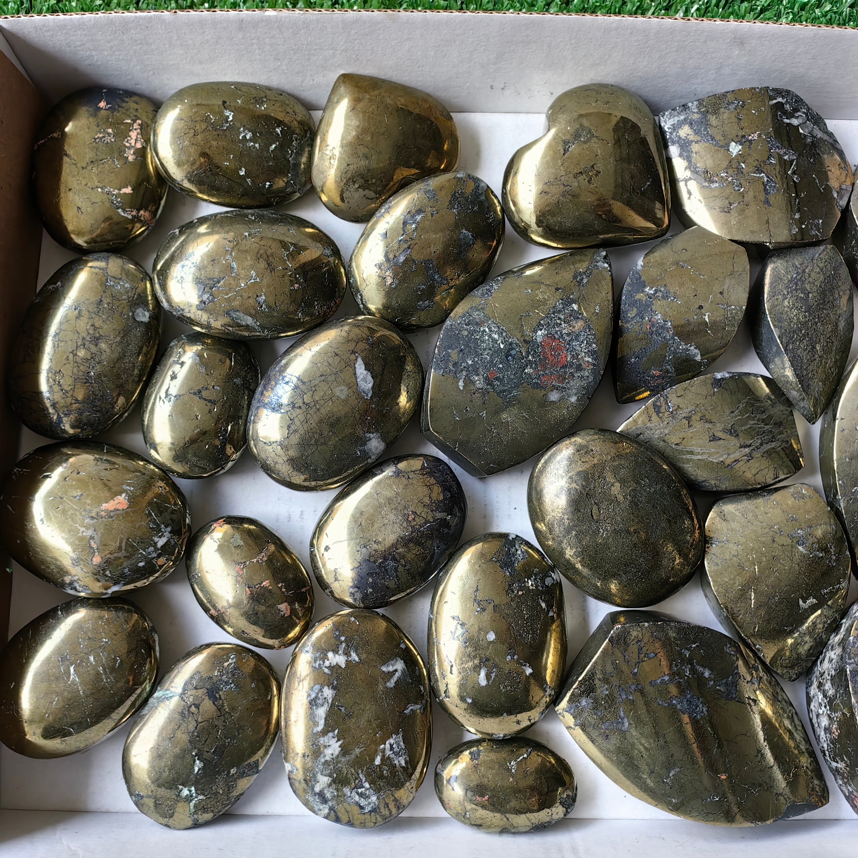 Lot 28 pcs Chalcopyrite Palm and Heart