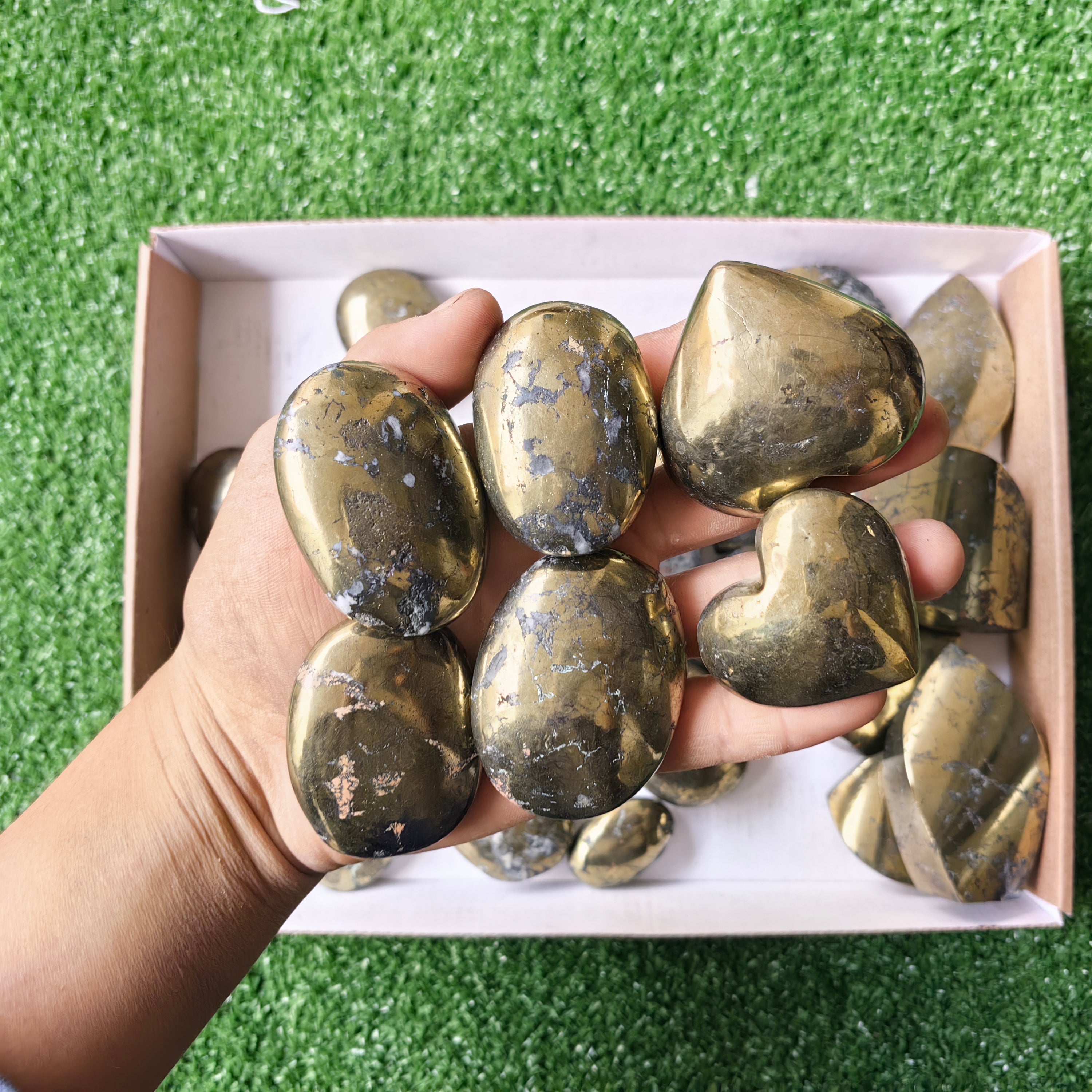 Lot 28 pcs Chalcopyrite Palm and Heart