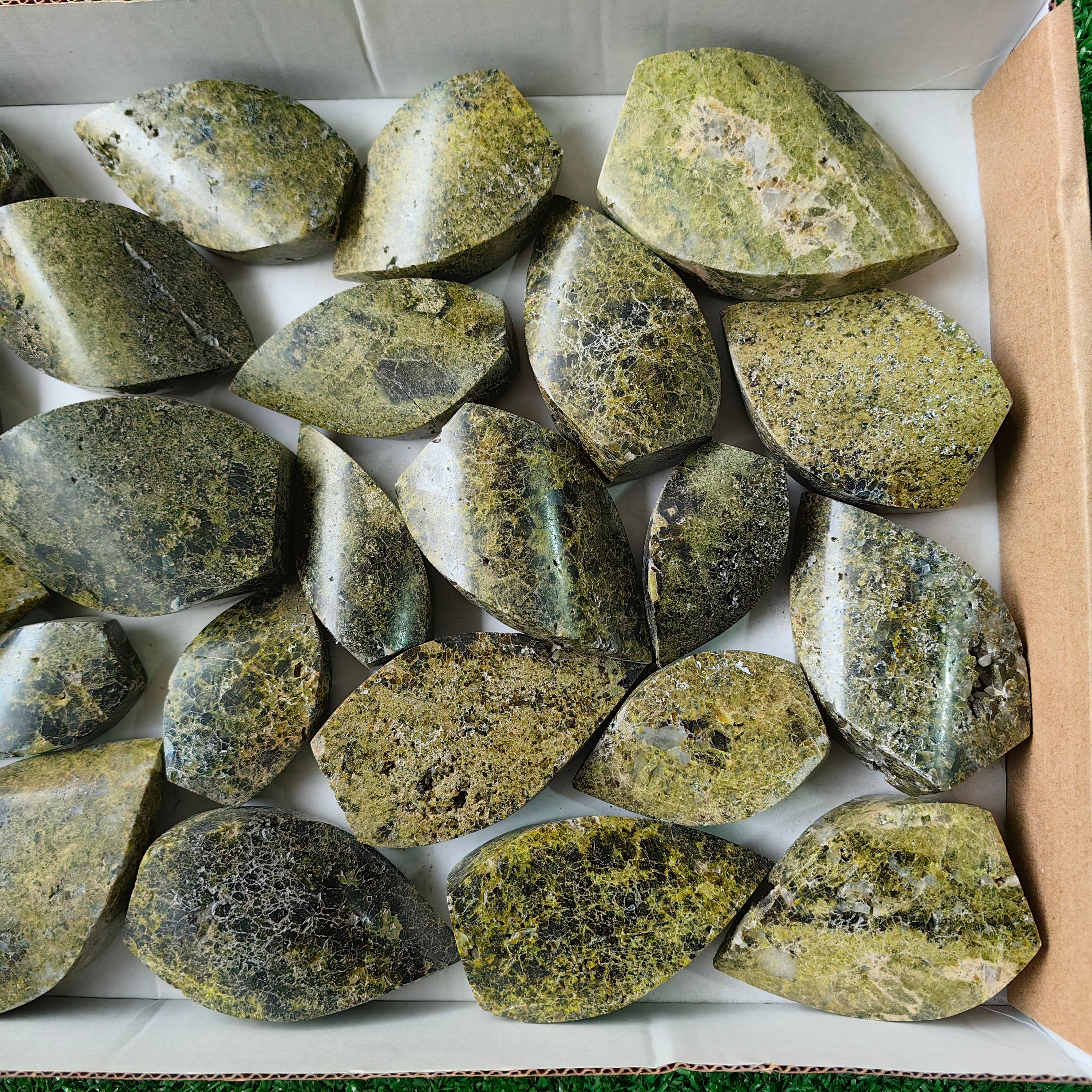 Lot 24 pcs Epidote Flame