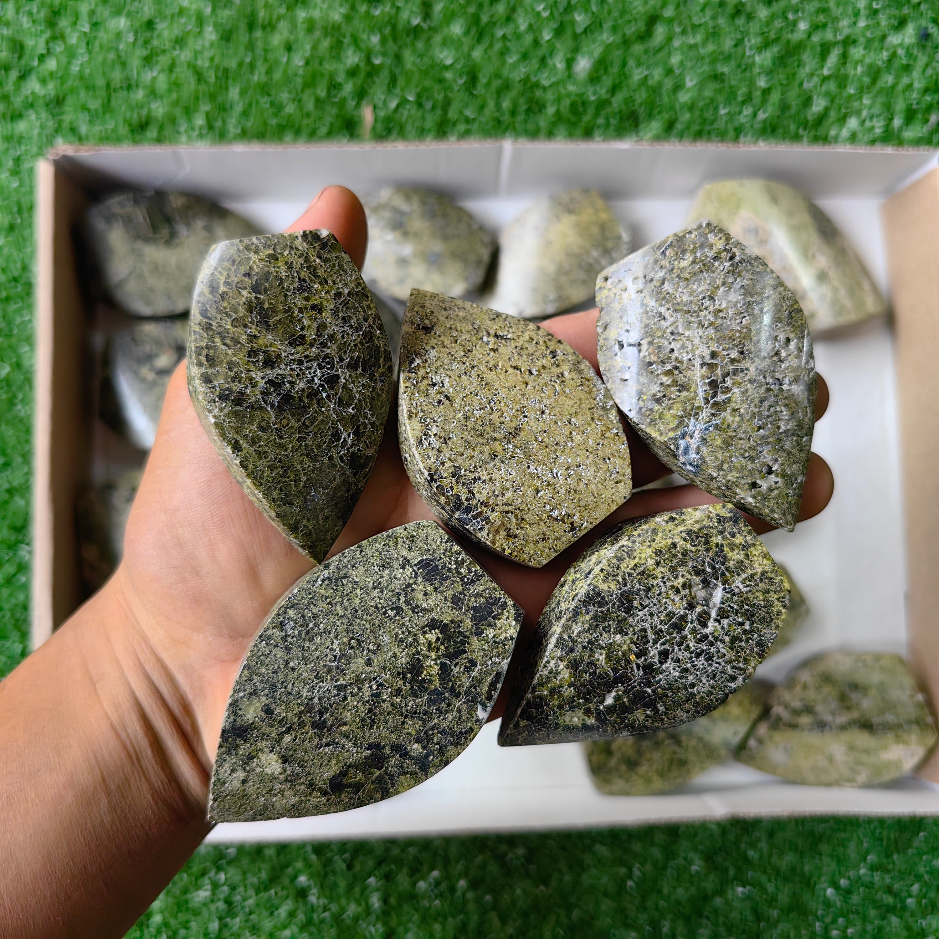 Lot 24 pcs Epidote Flame