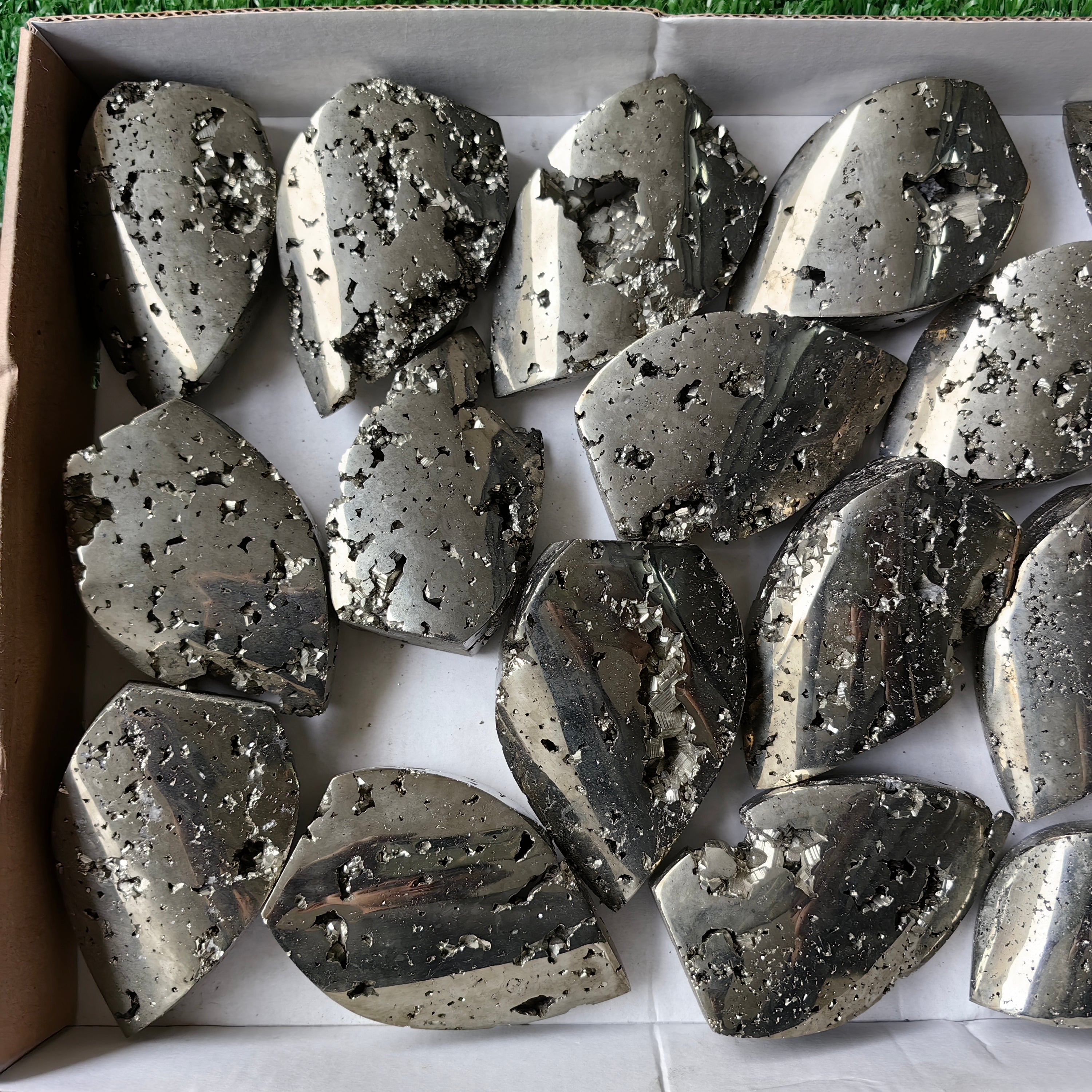 Lot 18 pcs Pyrite Flame