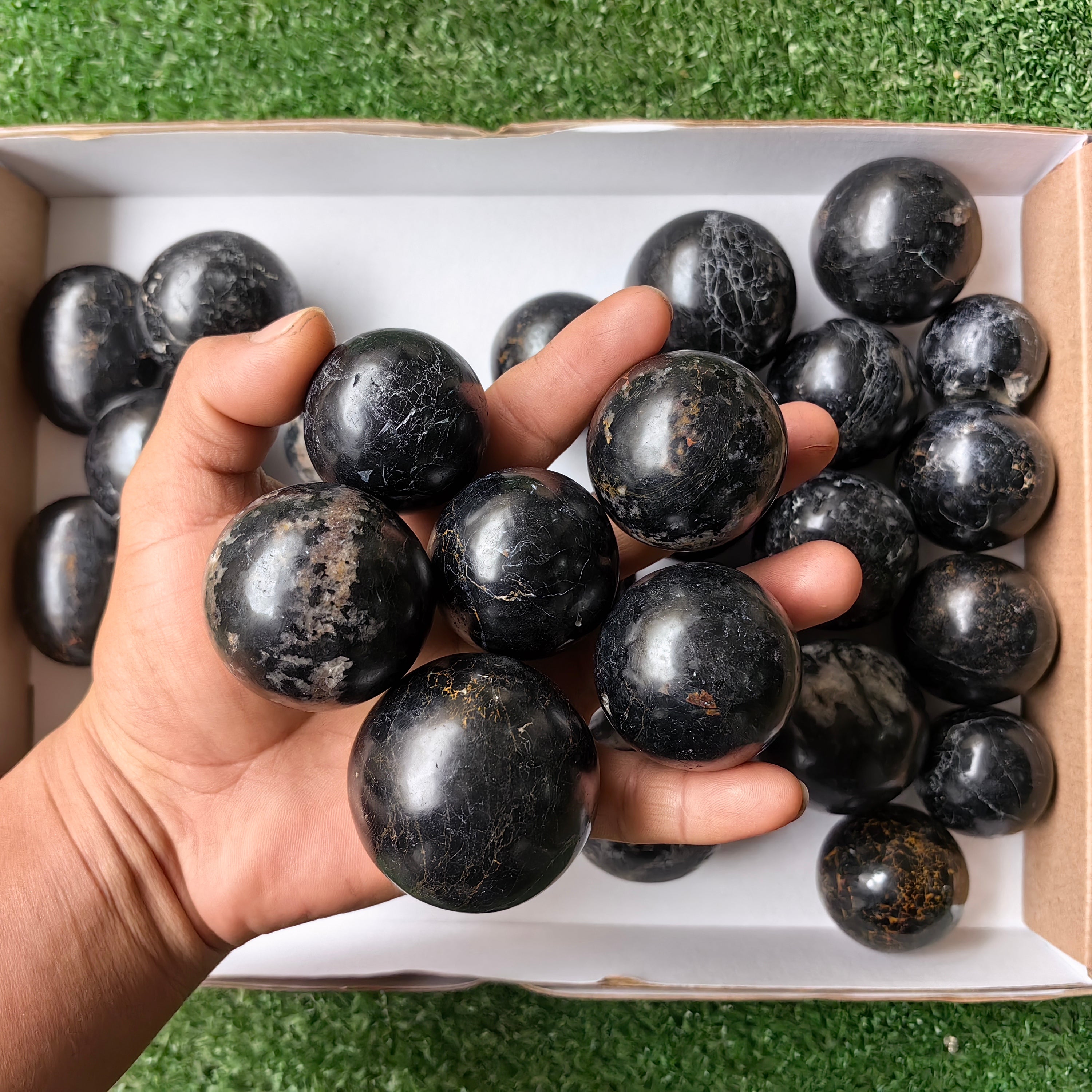 Lot 30 pcs Tourmaline Sphere and Palm