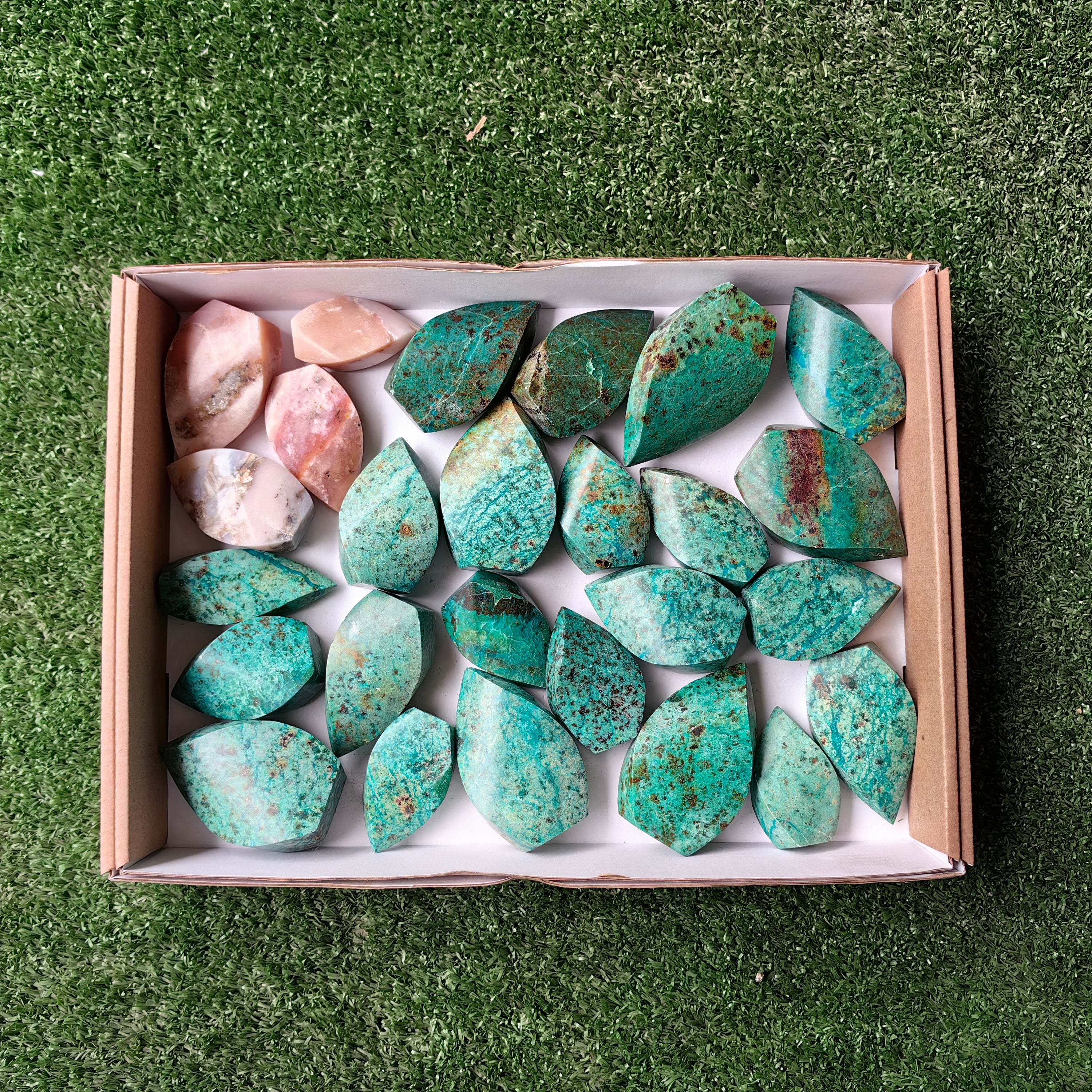 Lot 26 pcs Peruvian Turquoise, Pink Opal Flame