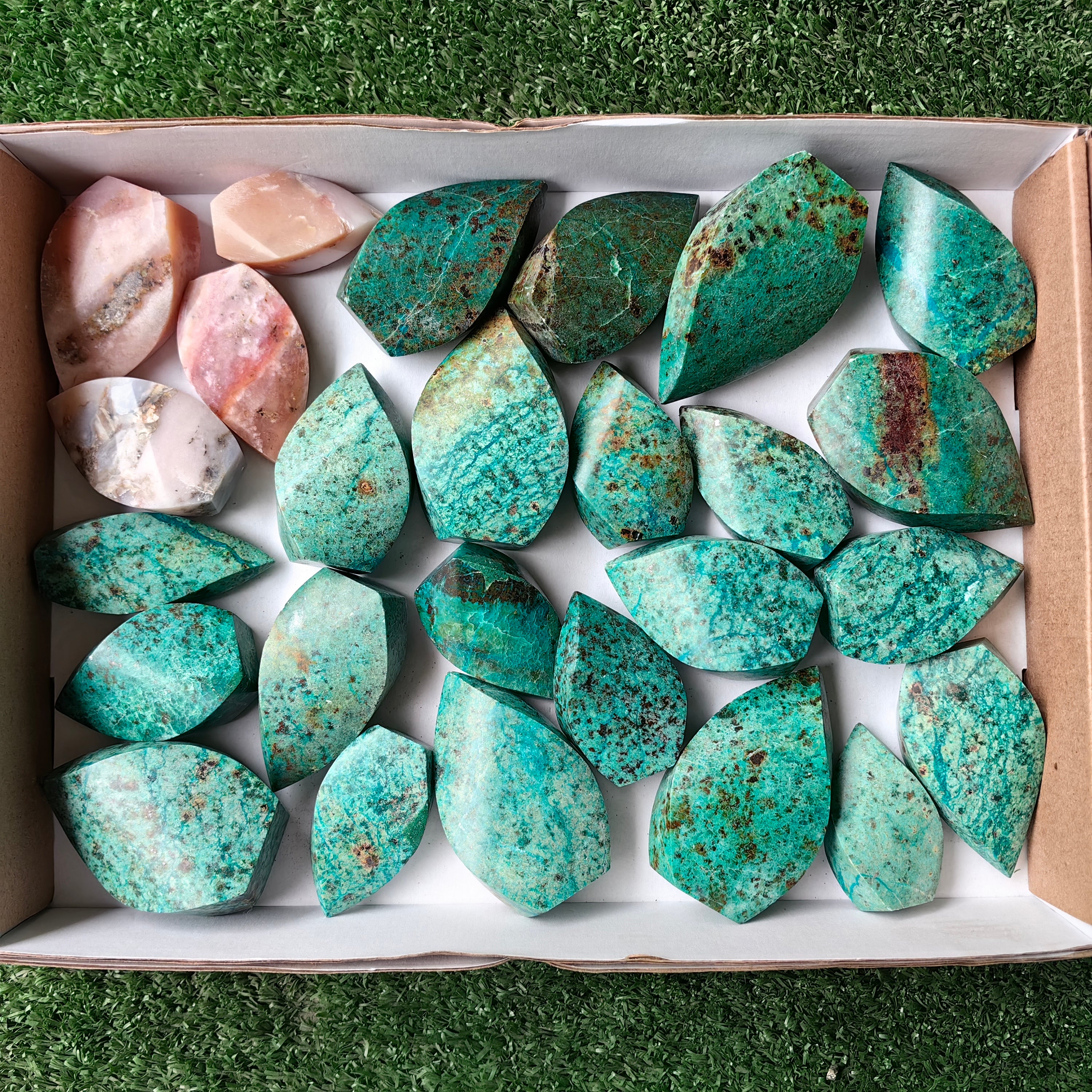 Lot 26 pcs Peruvian Turquoise, Pink Opal Flame
