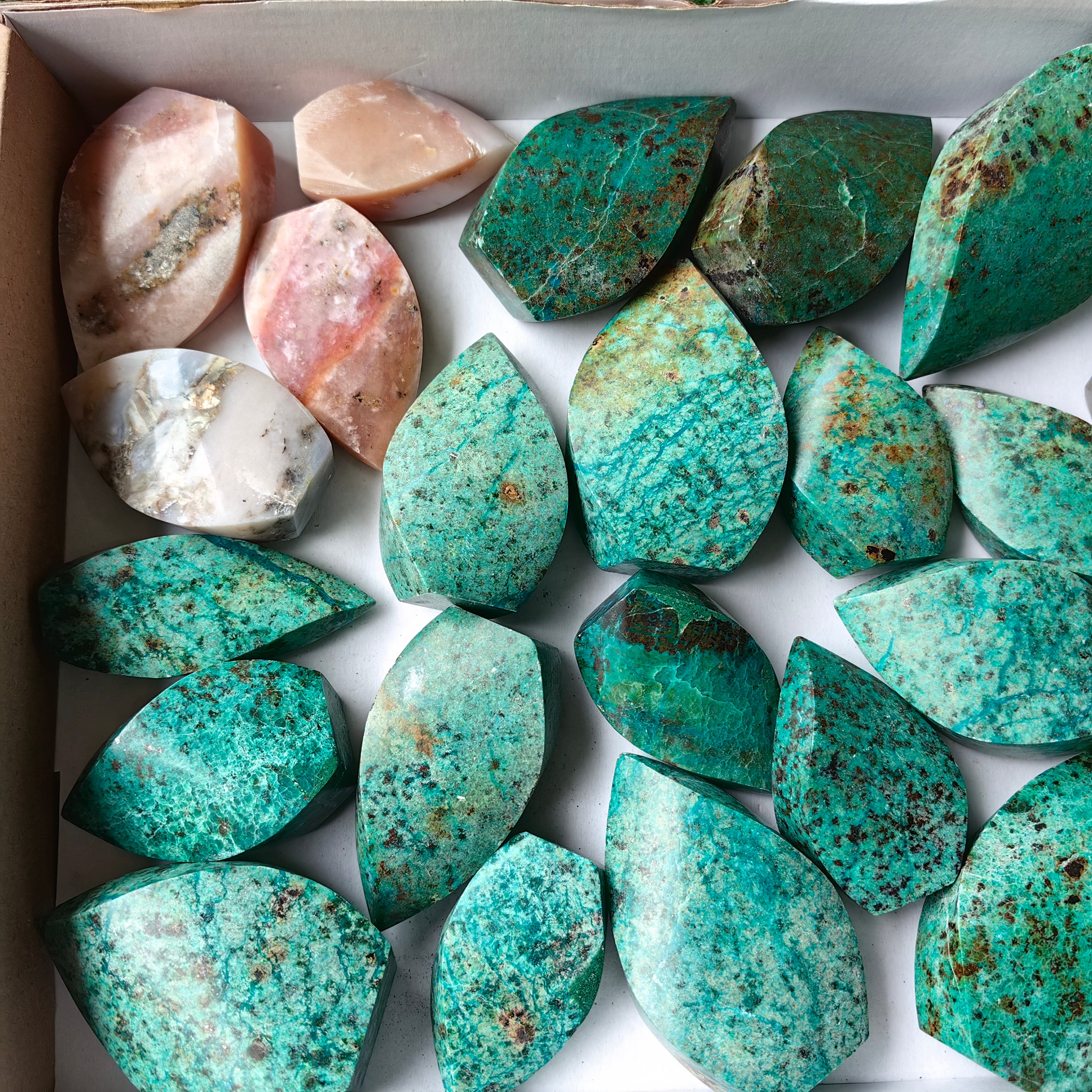 Lot 26 pcs Peruvian Turquoise, Pink Opal Flame