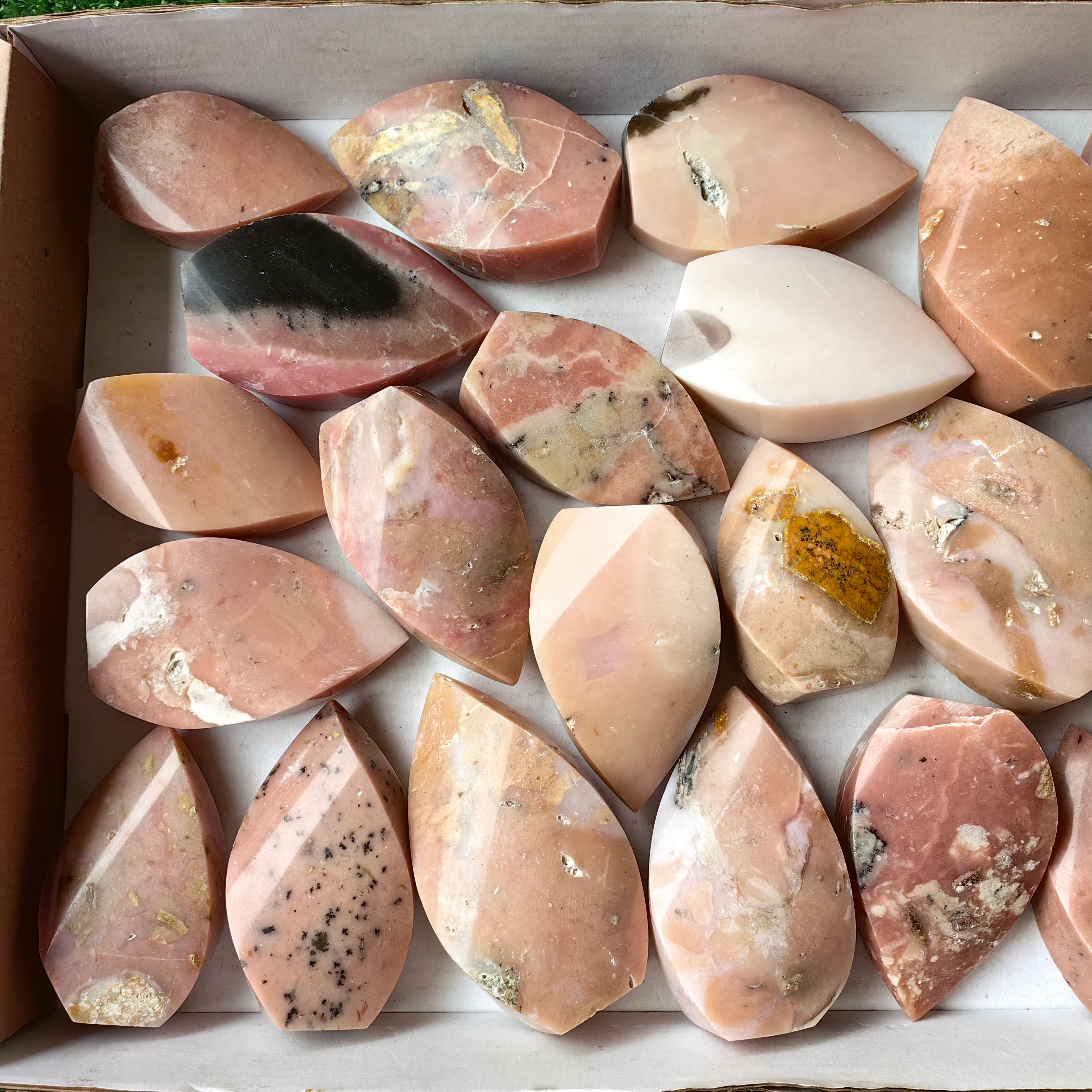 Lot 22 pcs Pink Opal Flame