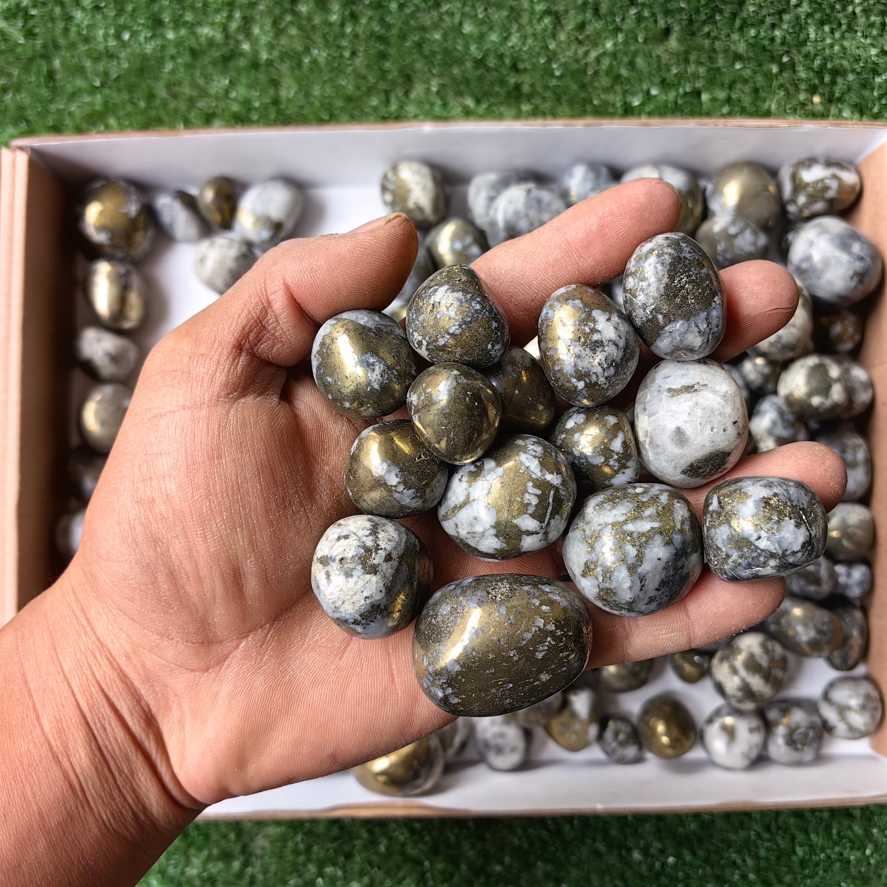 Lot 2.8 kg Chalcopyrite on Quartz Tumbled