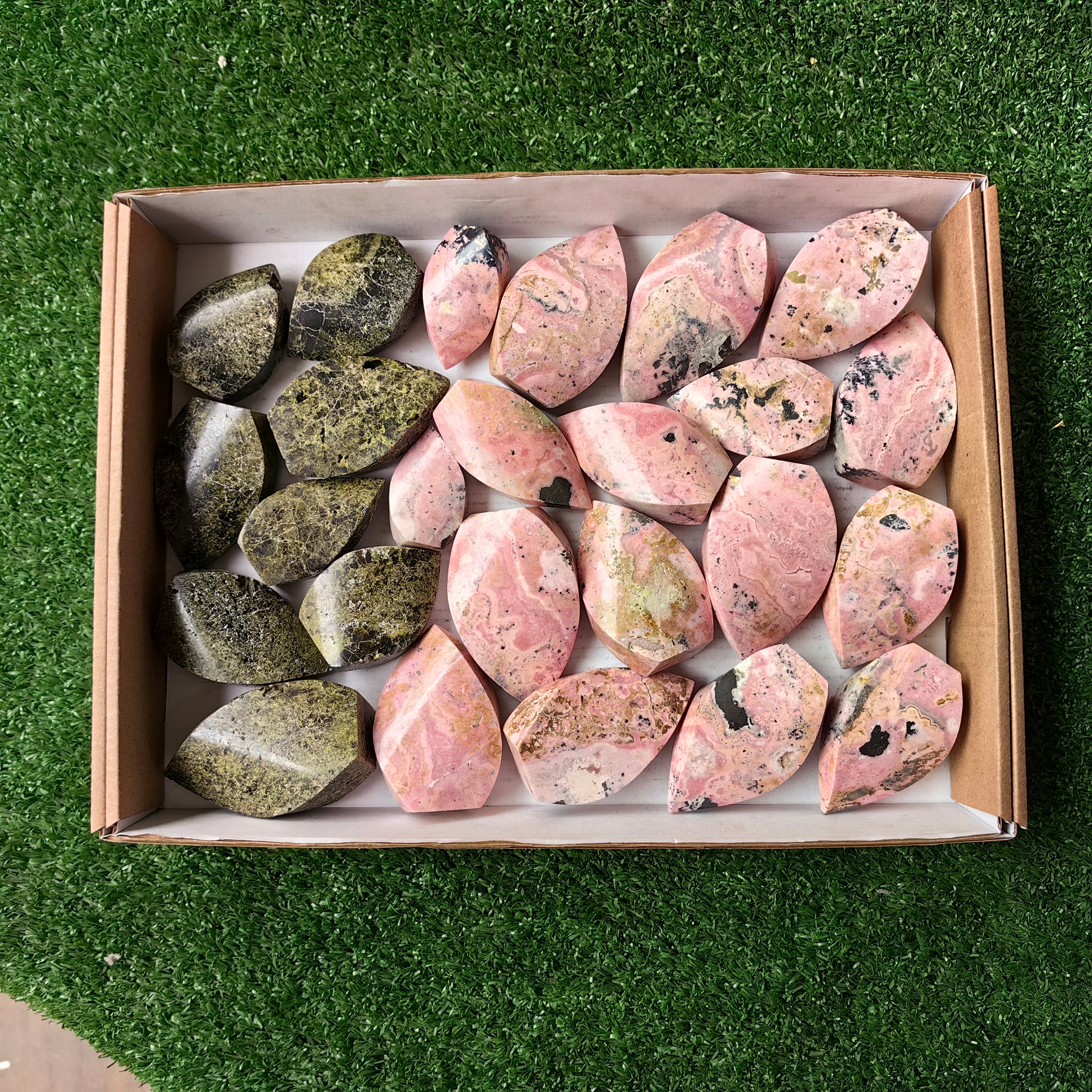 Lot 25 pcs Epidote, Rhodonite Flame