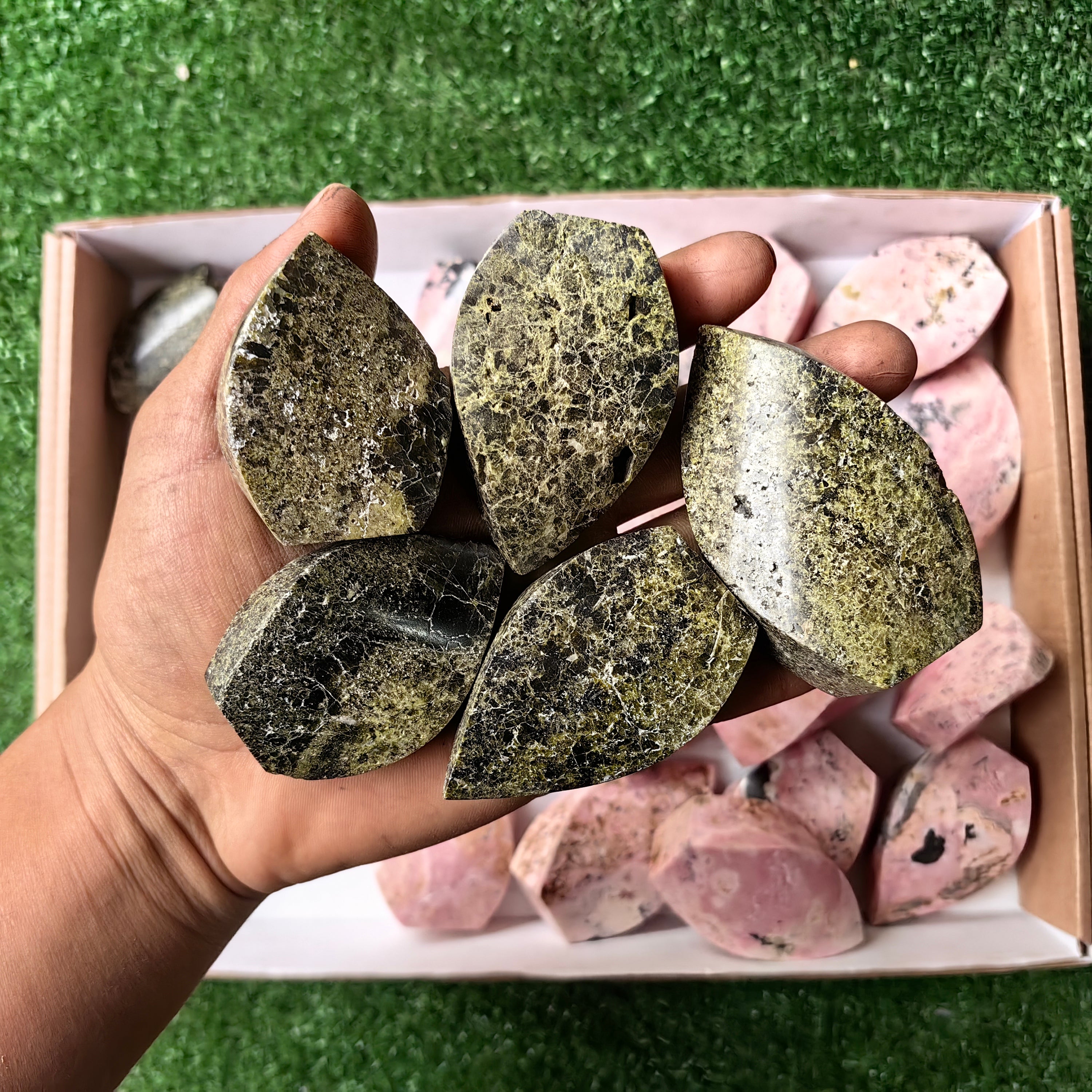 Lot 25 pcs Epidote, Rhodonite Flame