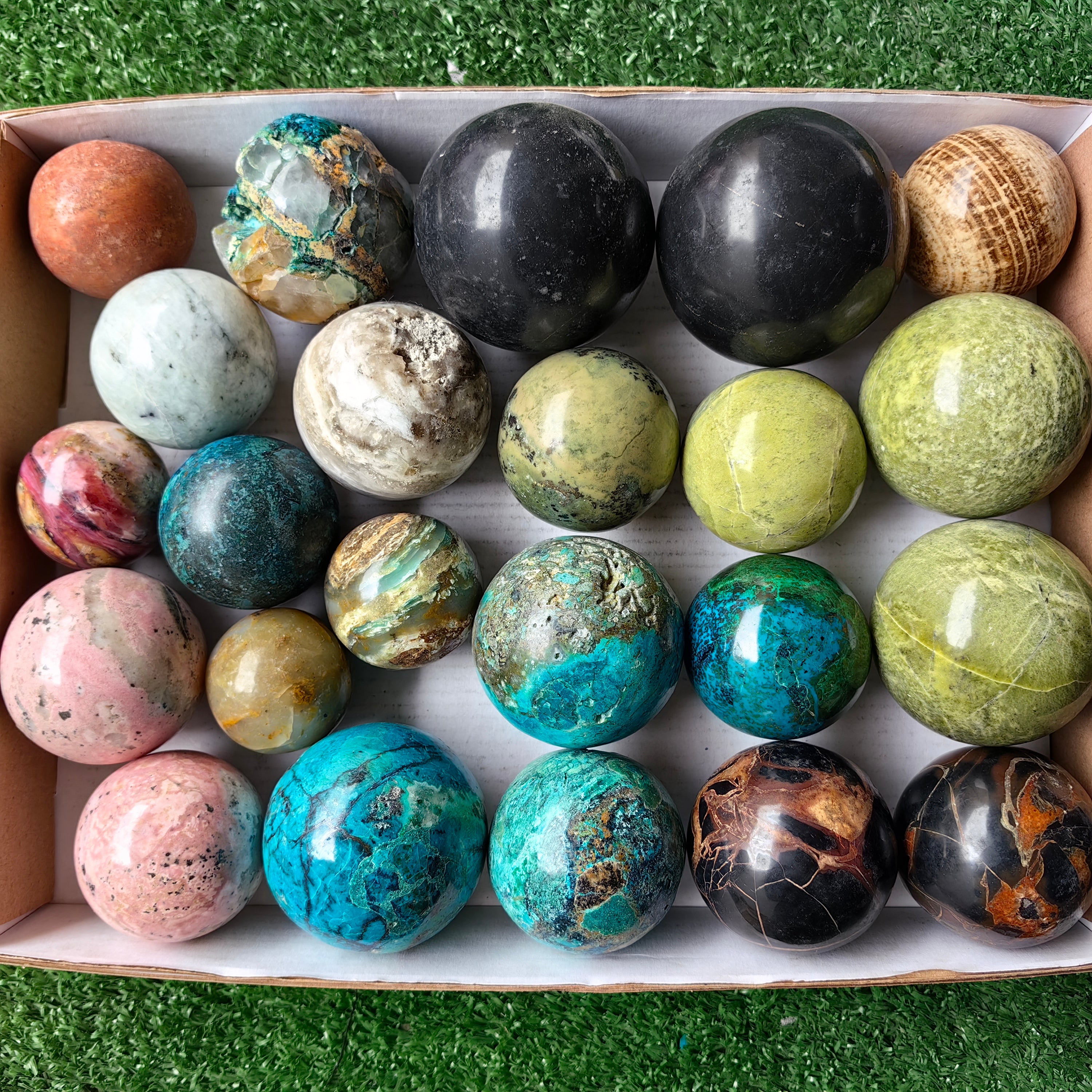 Lot 23 pcs Mixed Stone Spheres