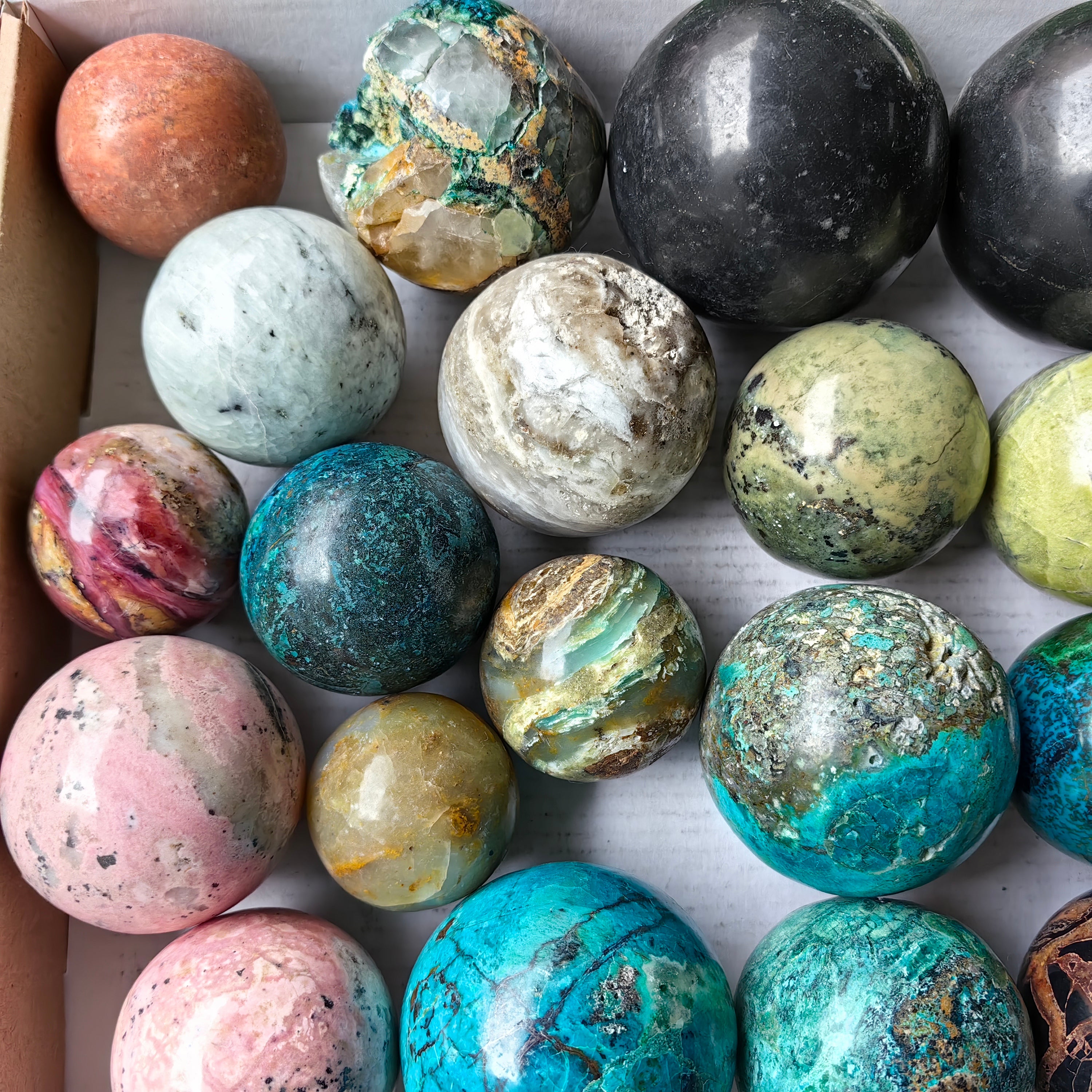 Lot 23 pcs Mixed Stone Spheres