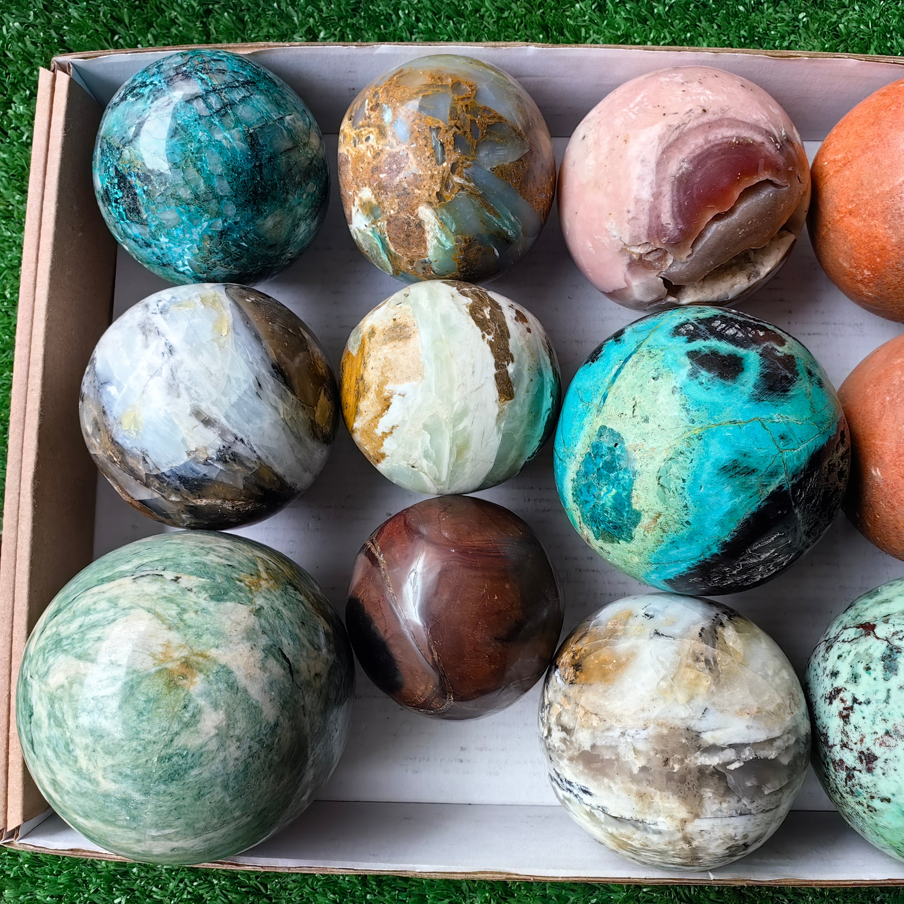 Lot 12 pcs Mixed Stone Spheres